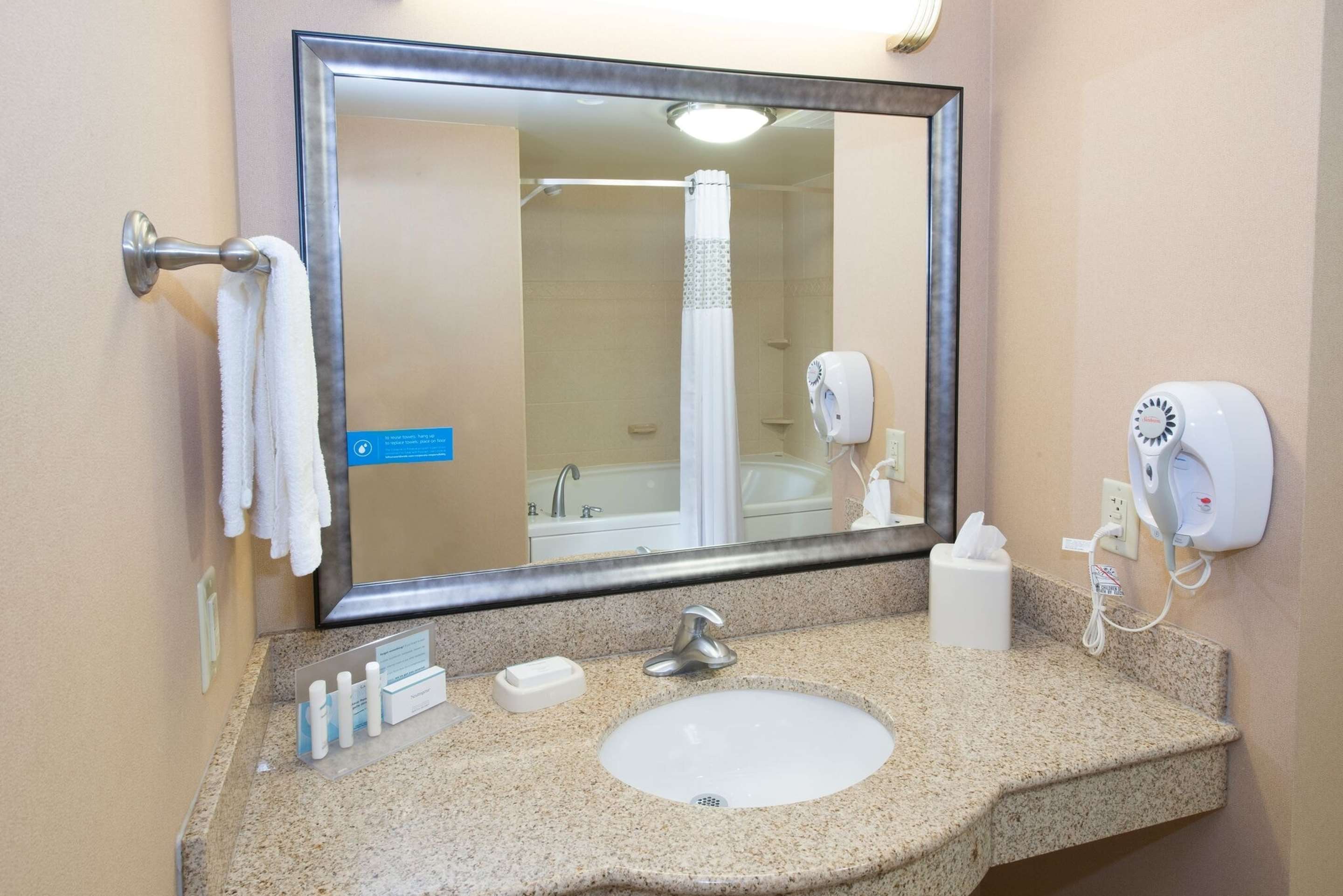 Guest room bath