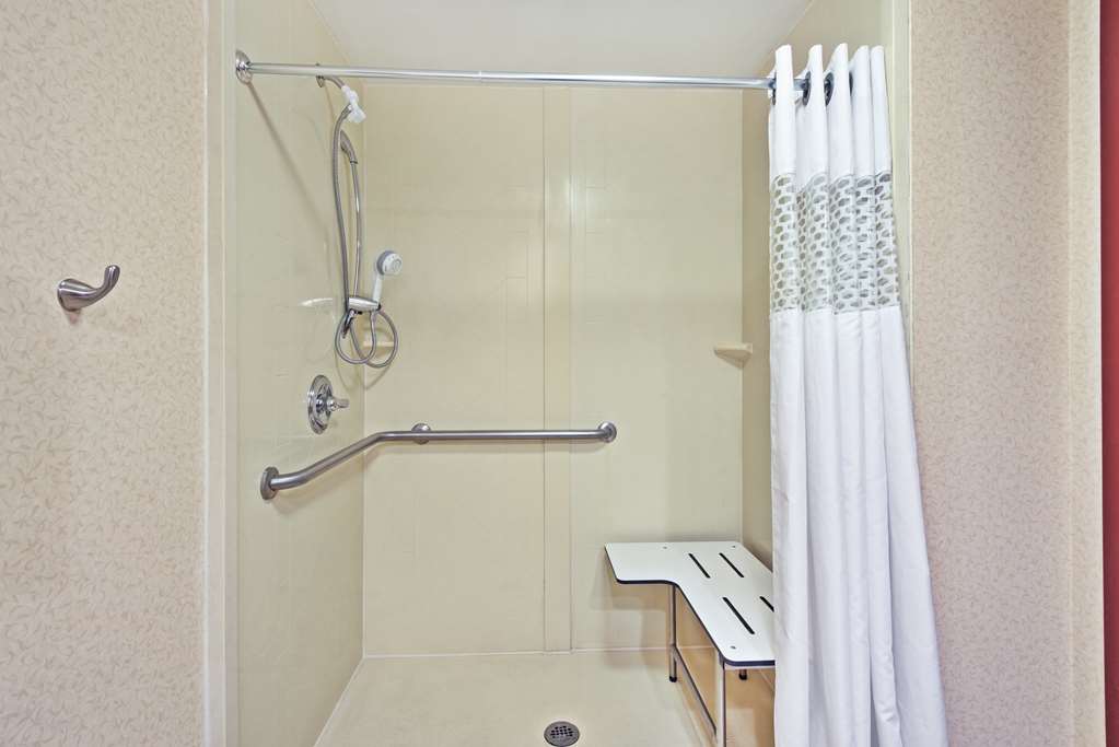 Hampton Inn Huntington/Barboursville-guestroom-Guest Room,Bathroom,On-Site.jpg