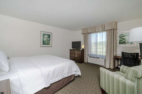  - Hampton Inn University Huntington - I-64, Exit 11