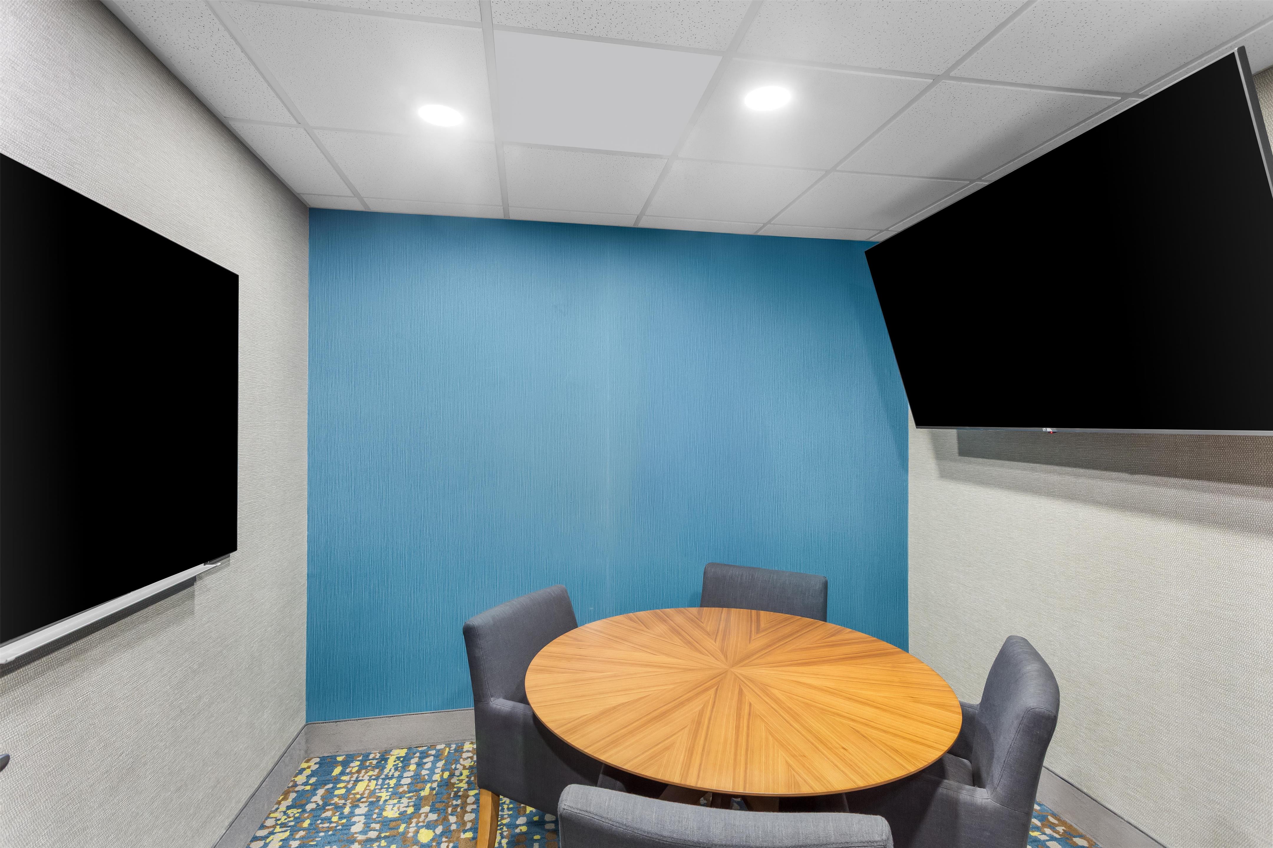 Business Center | Hampton Inn Huntington University Area