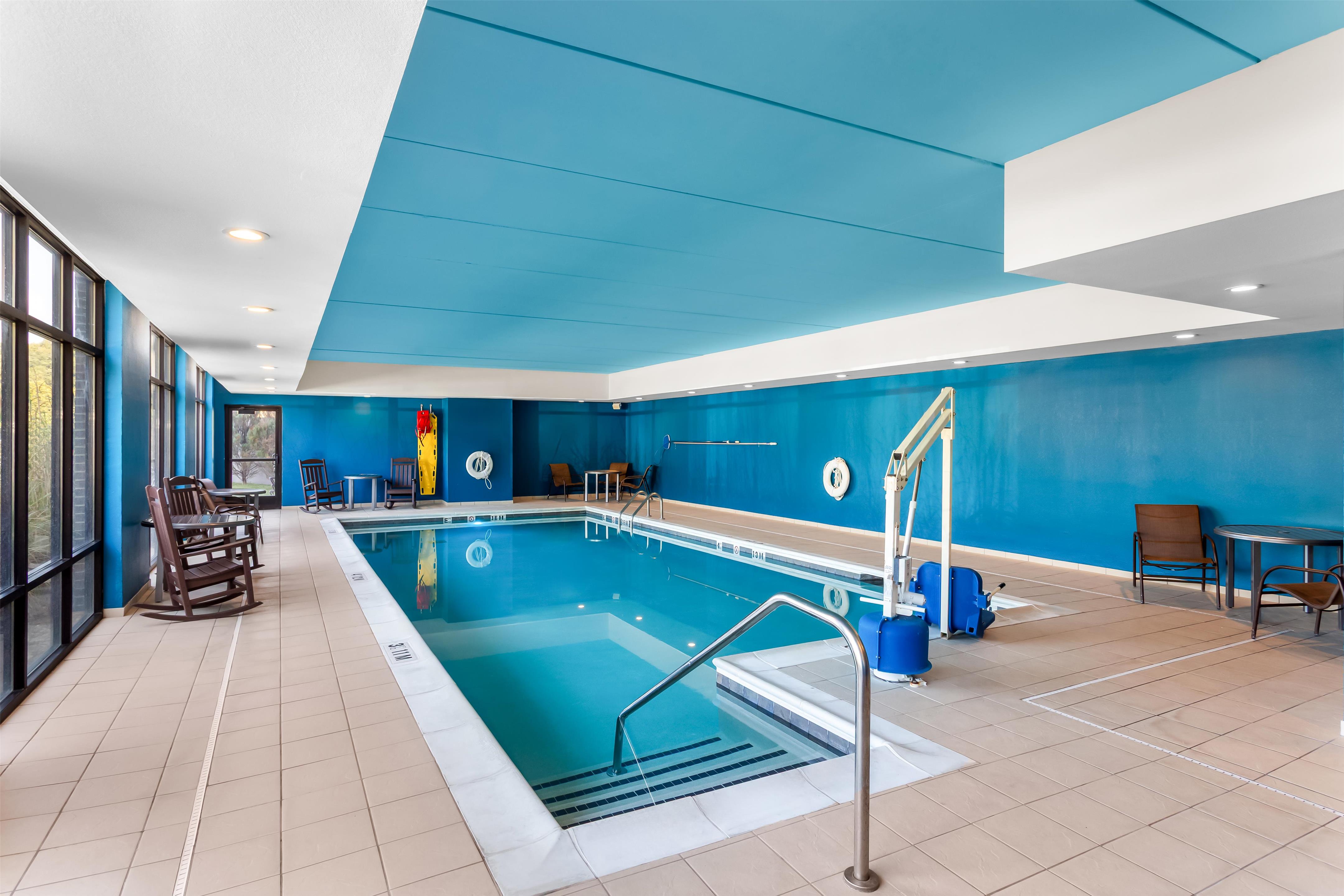 Pool | Hampton Inn Huntington University Area