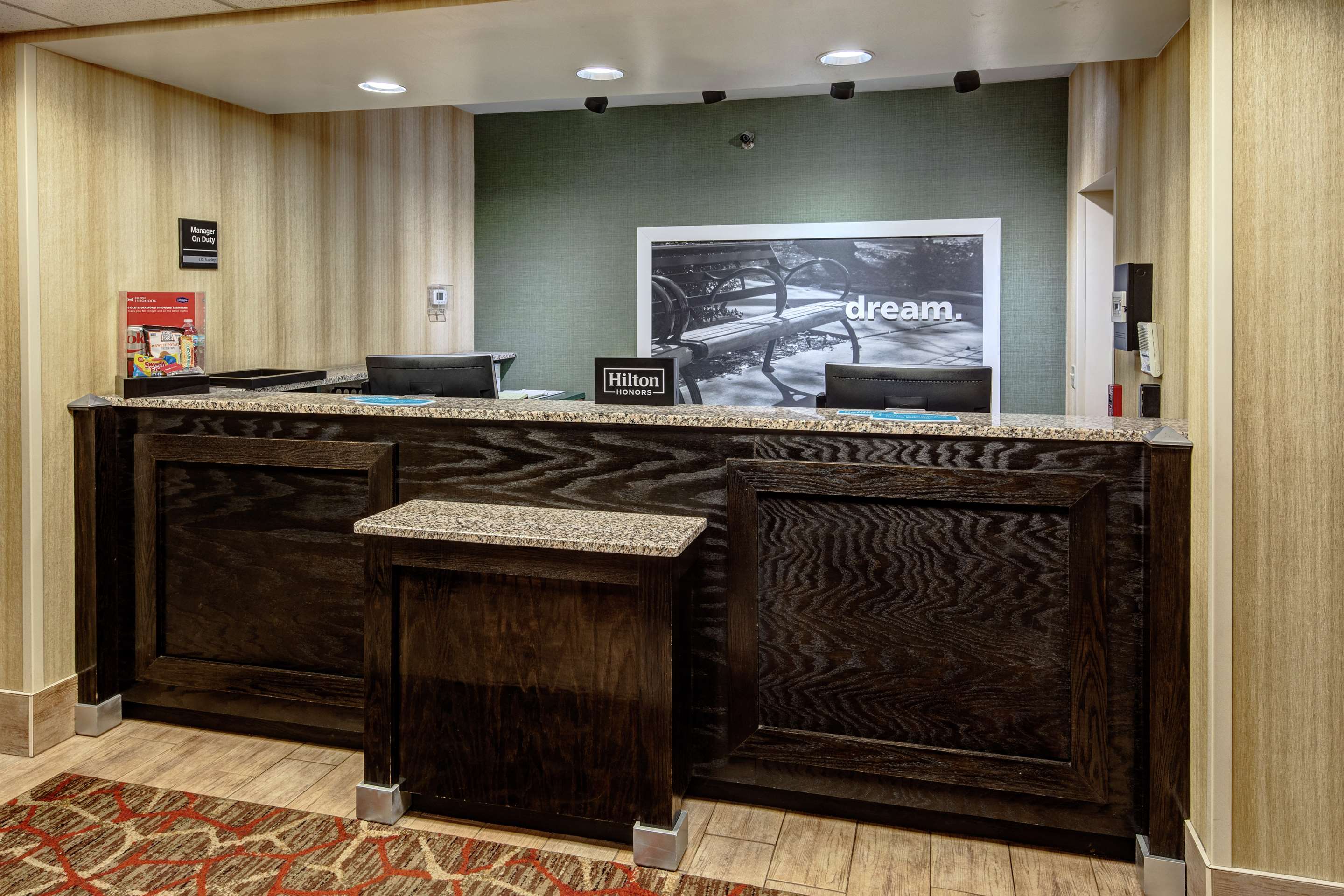 Reception | Hampton Inn Ashland
