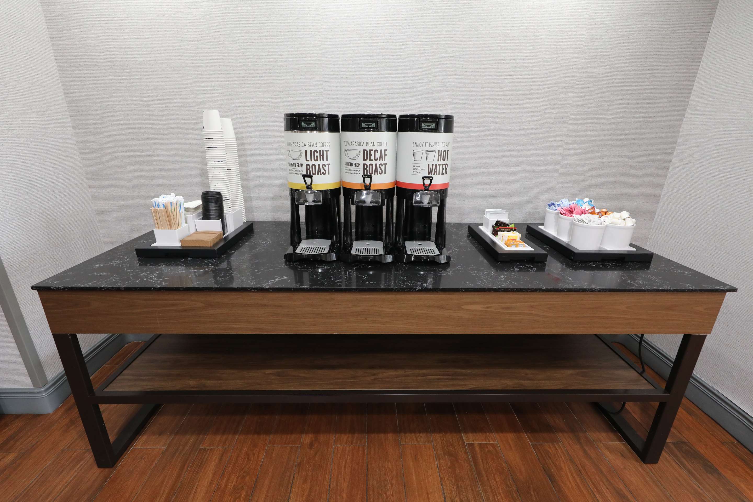 Breakfast Area | Hampton Inn Hutchinson