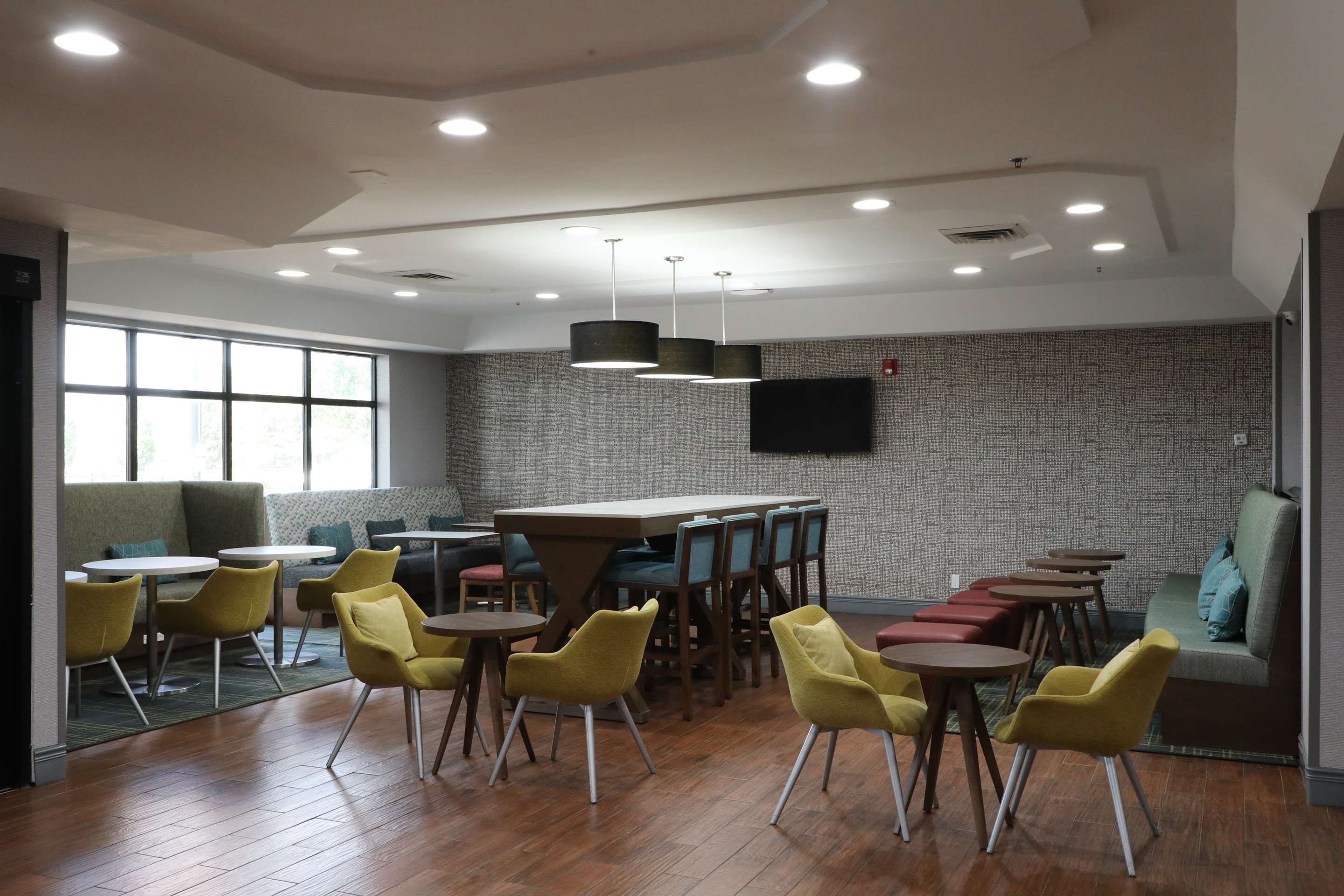 Breakfast Area | Hampton Inn Hutchinson