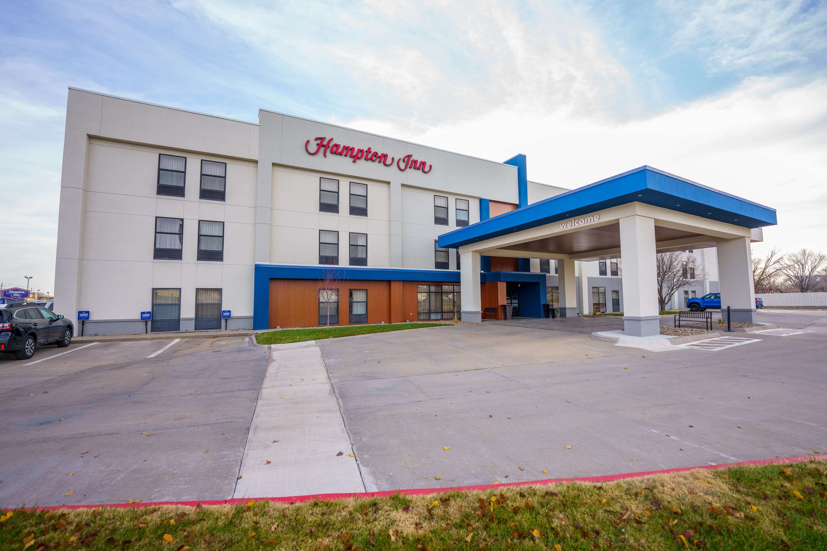 Exterior | Hampton Inn Hutchinson