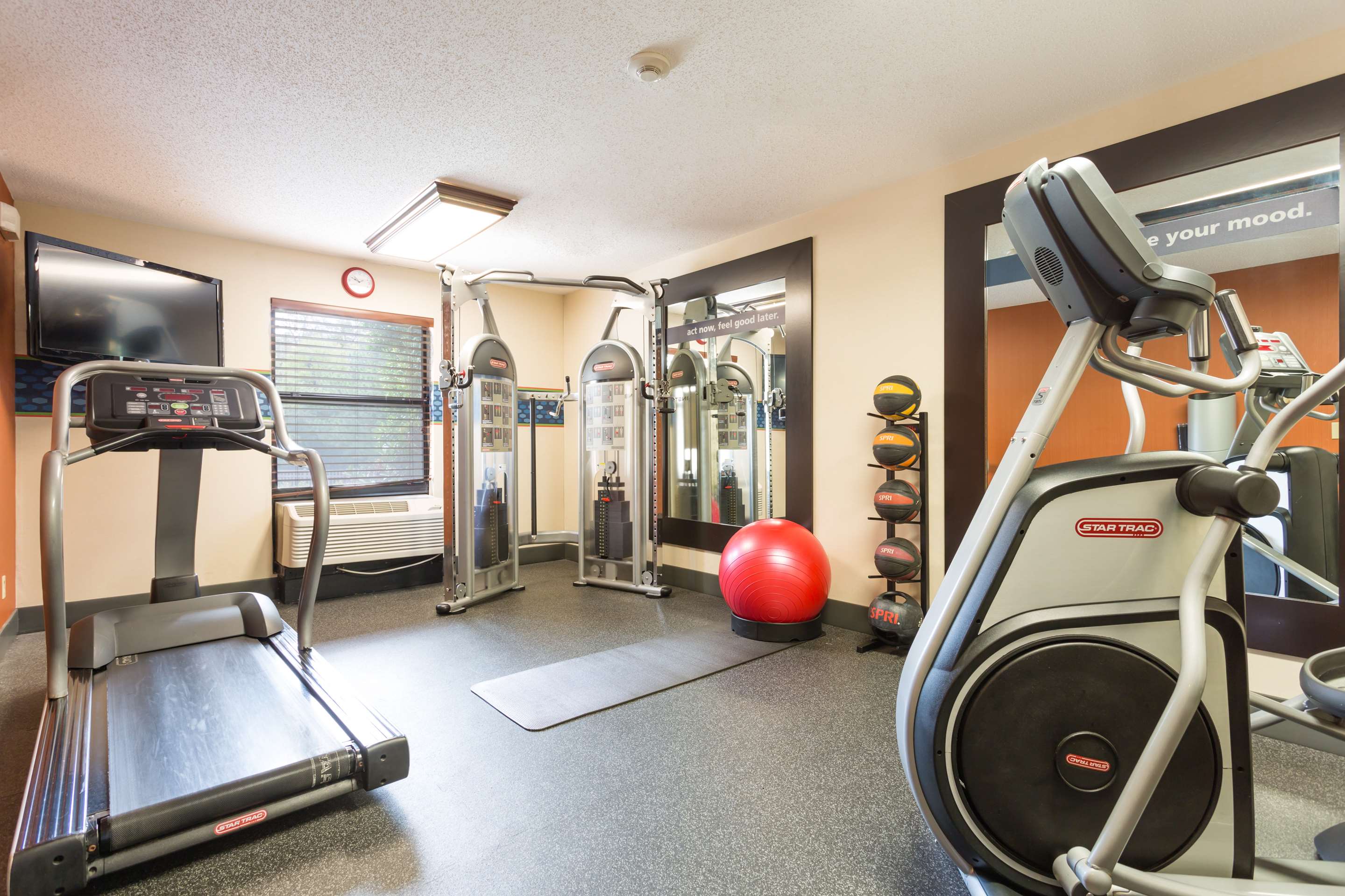 Health club fitness center gym | Hampton Inn Havelock