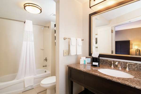  - Hampton Inn Shelton - CT 8, Exit 12