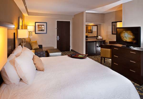  - Hampton Inn Shelton - CT 8, Exit 12