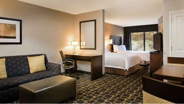  - Hampton Inn Shelton - CT 8, Exit 12
