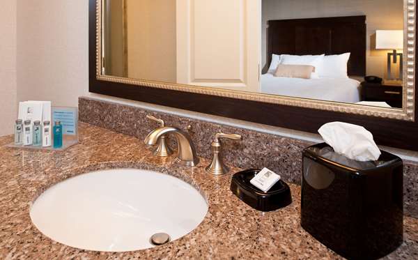  - Hampton Inn Shelton - CT 8, Exit 12