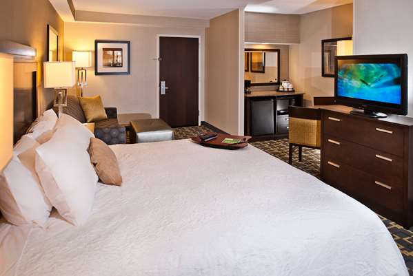  - Hampton Inn Shelton - CT 8, Exit 12