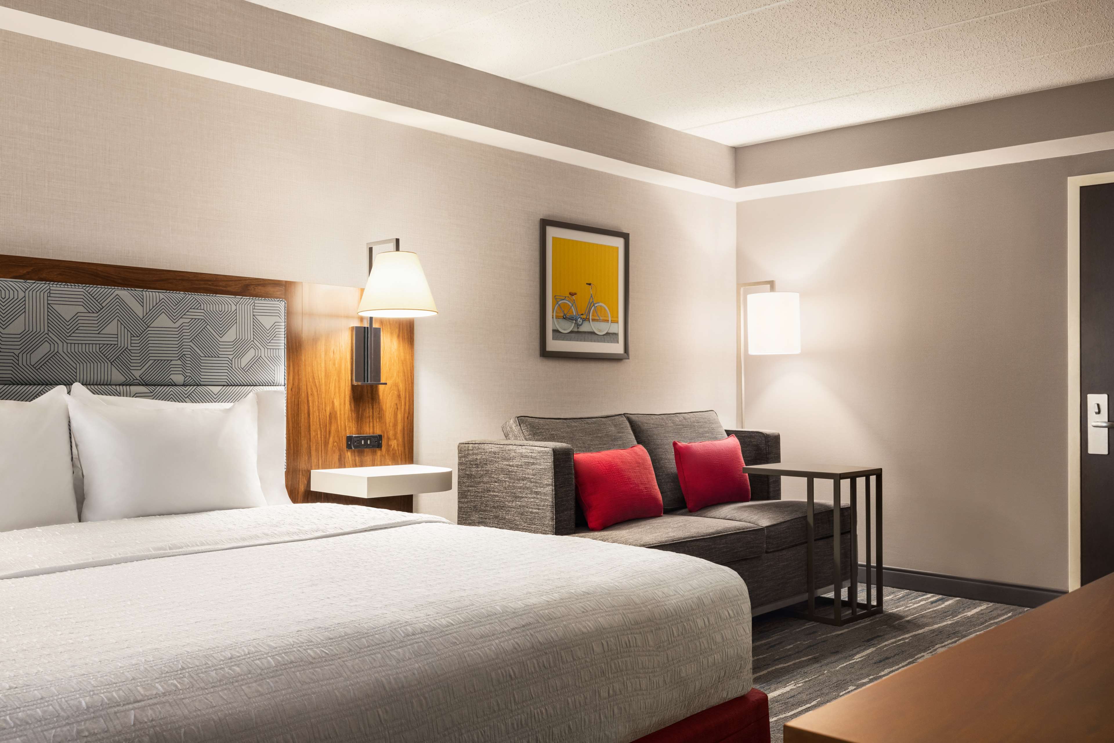Hampton Inn by Hilton Shelton Room Type - 1 KNG ACC ROLLIN SHWR NS