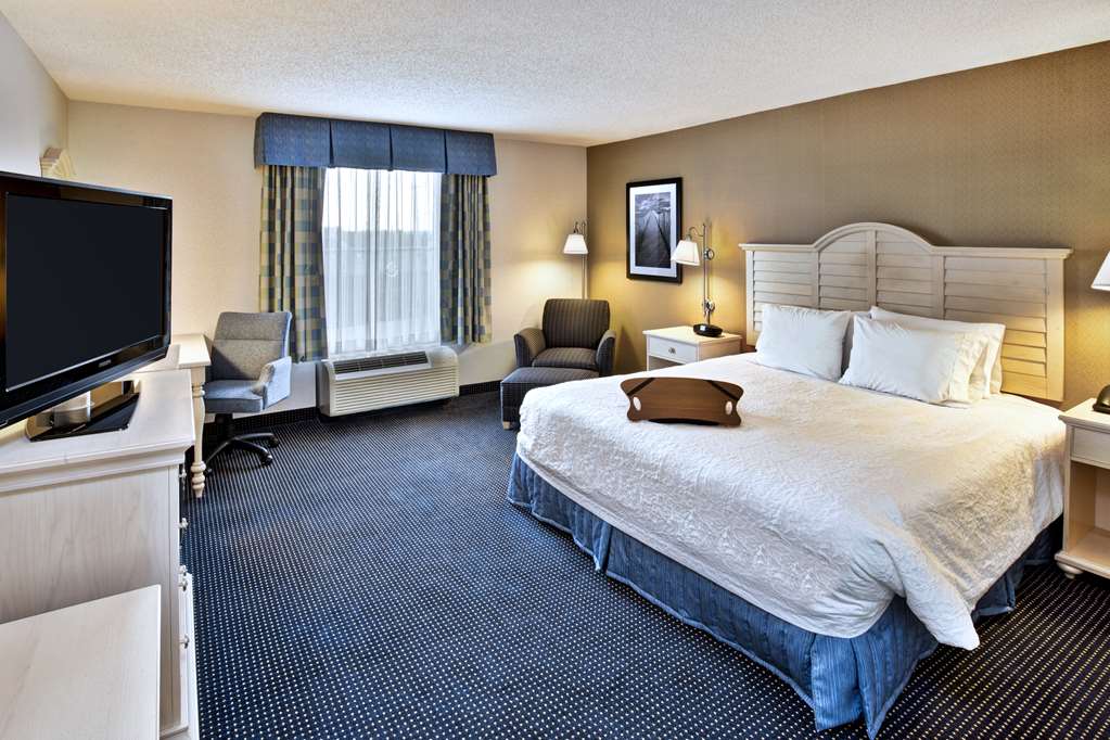 Hampton Inn And Suites Cape Cod West Yarmouth Room Type - 1QN ACC RI SHWR STUDIO NS