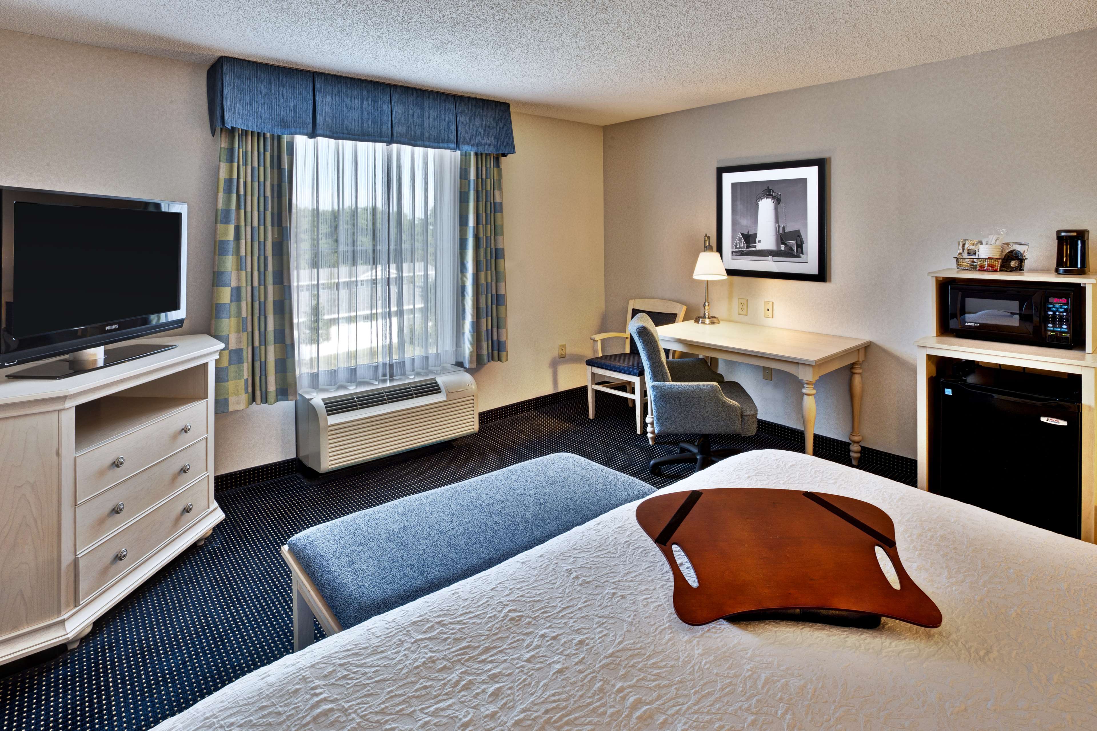 Hampton Inn And Suites Cape Cod West Yarmouth - Tap to explore photos