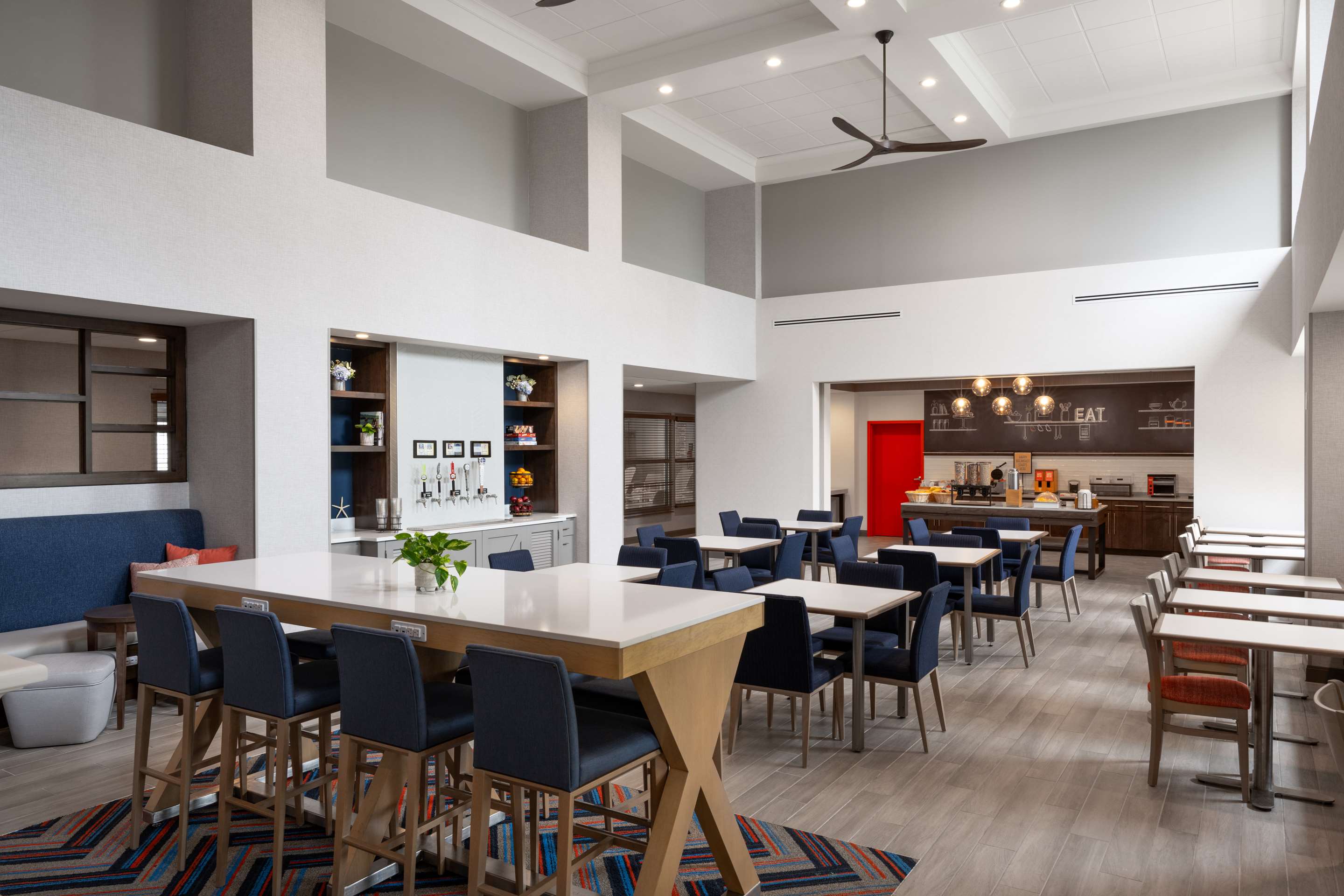Lobby | Hampton Inn & Suites Cape Cod-West Yarmouth