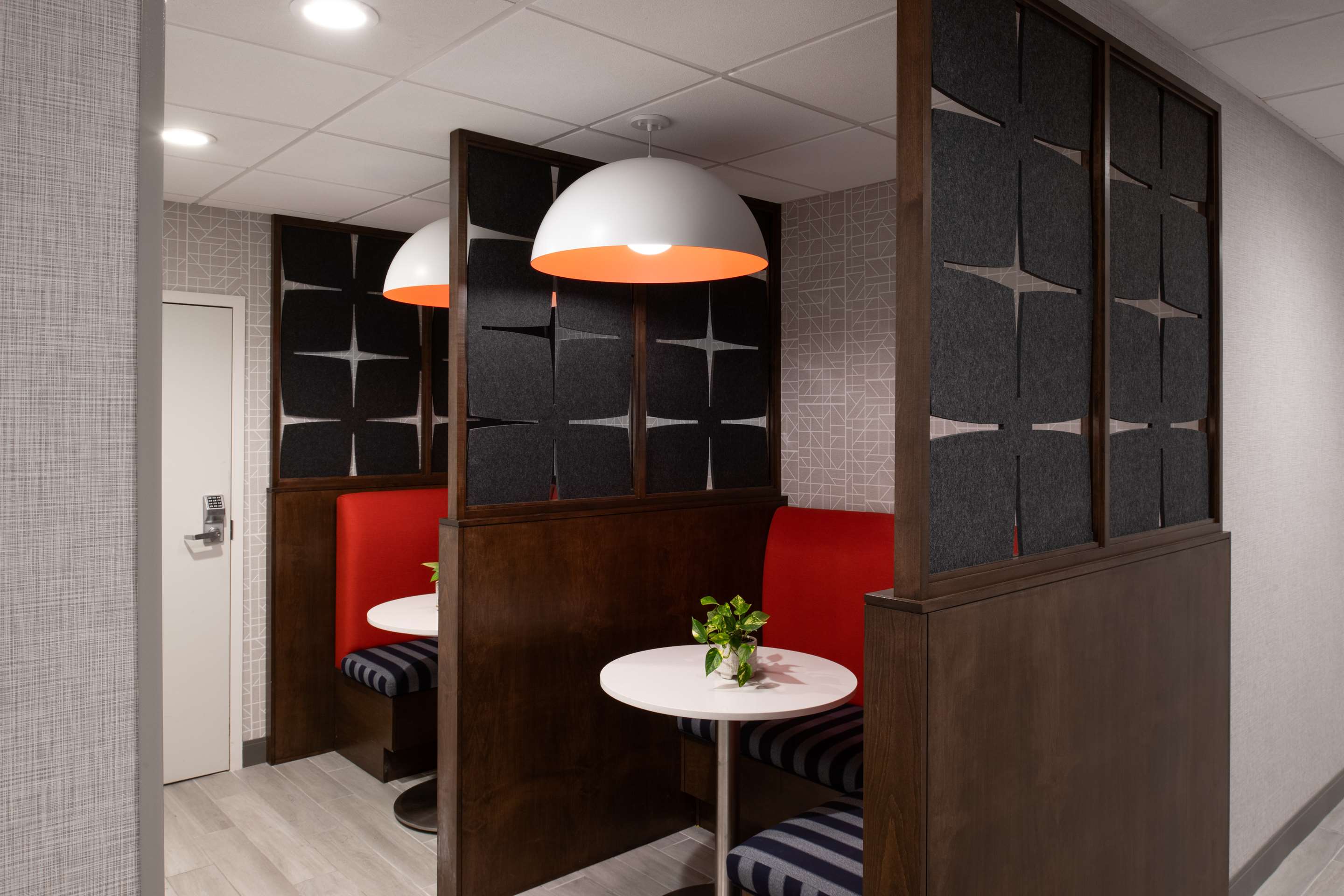 Lobby | Hampton Inn & Suites Cape Cod-West Yarmouth
