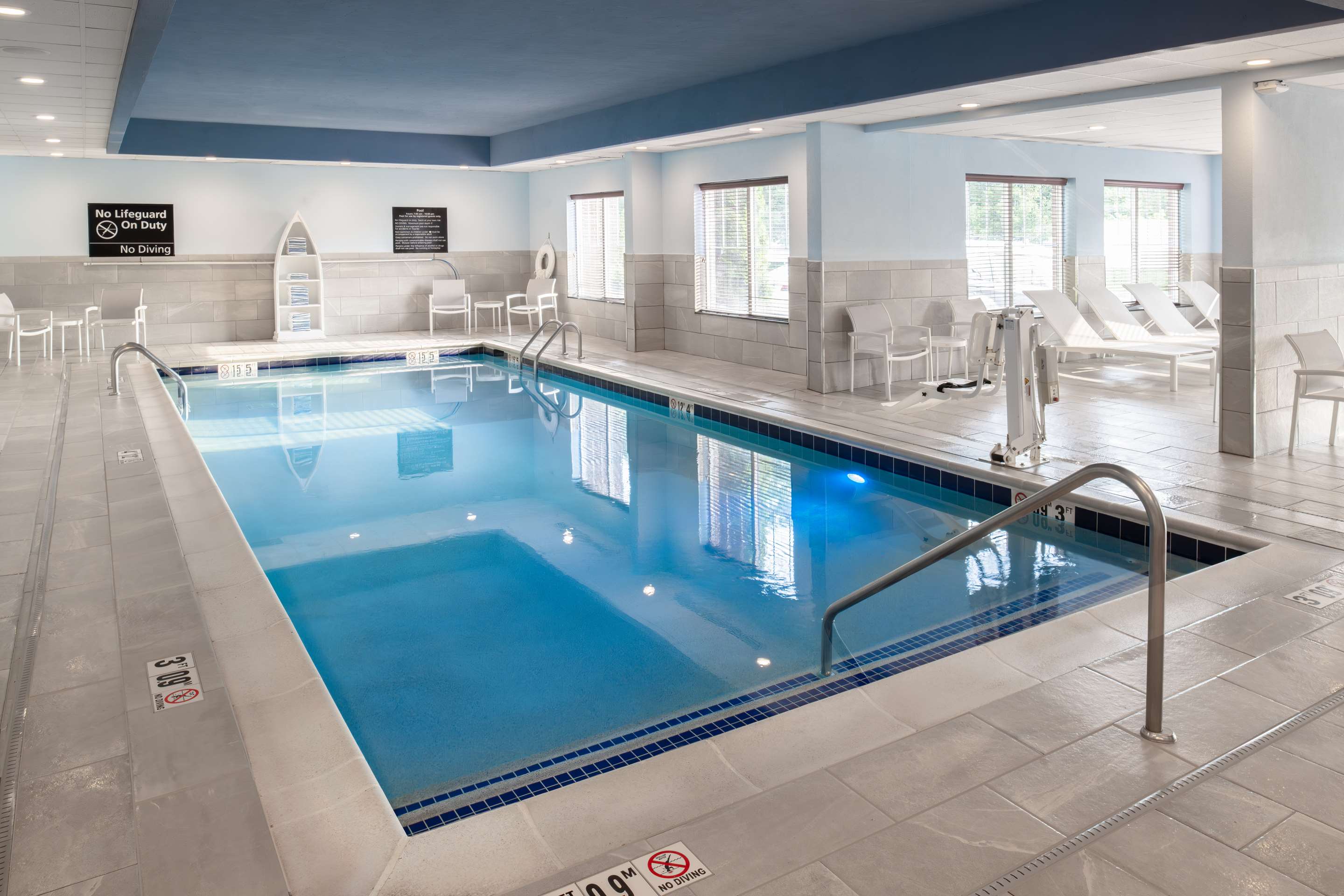 Pool | Hampton Inn & Suites Cape Cod-West Yarmouth
