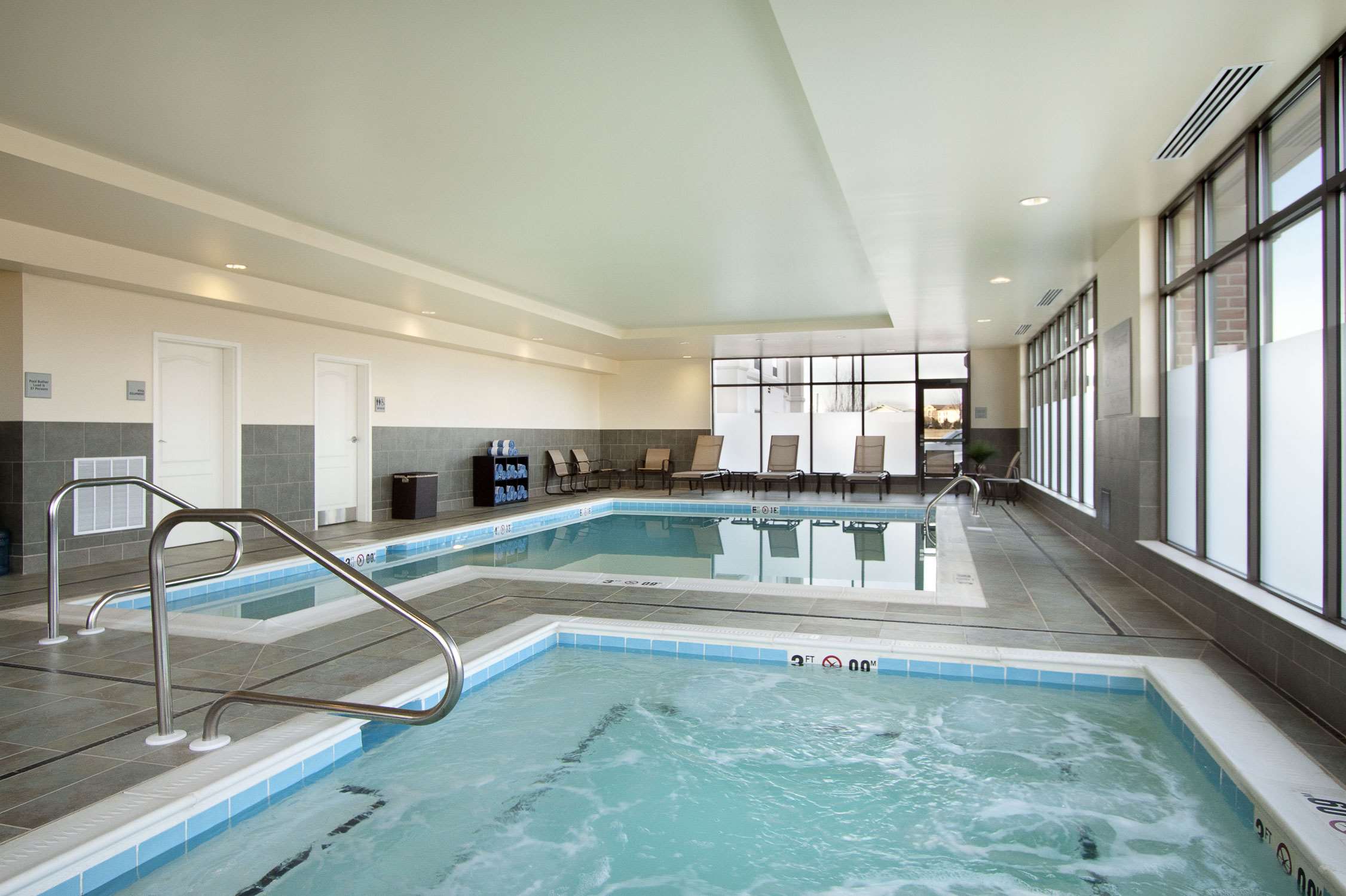 Pool | Hampton Inn & Suites Charles Town