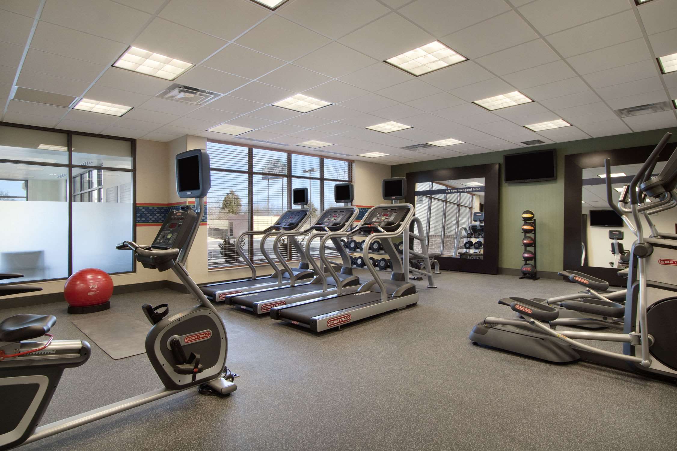 Health club fitness center gym | Hampton Inn & Suites Charles Town