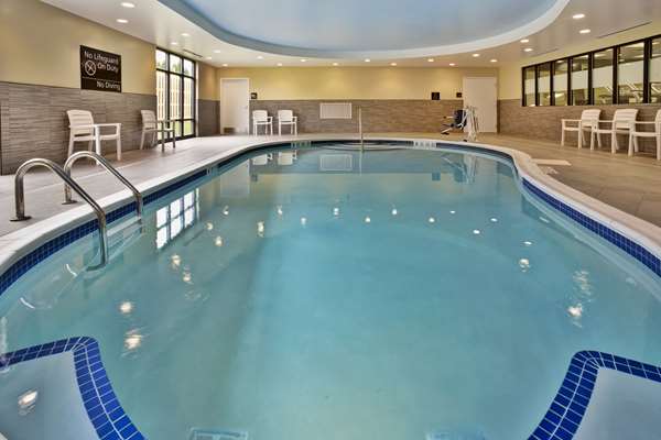 Pool - Hampton Inn Outlet Mall Niagara Falls