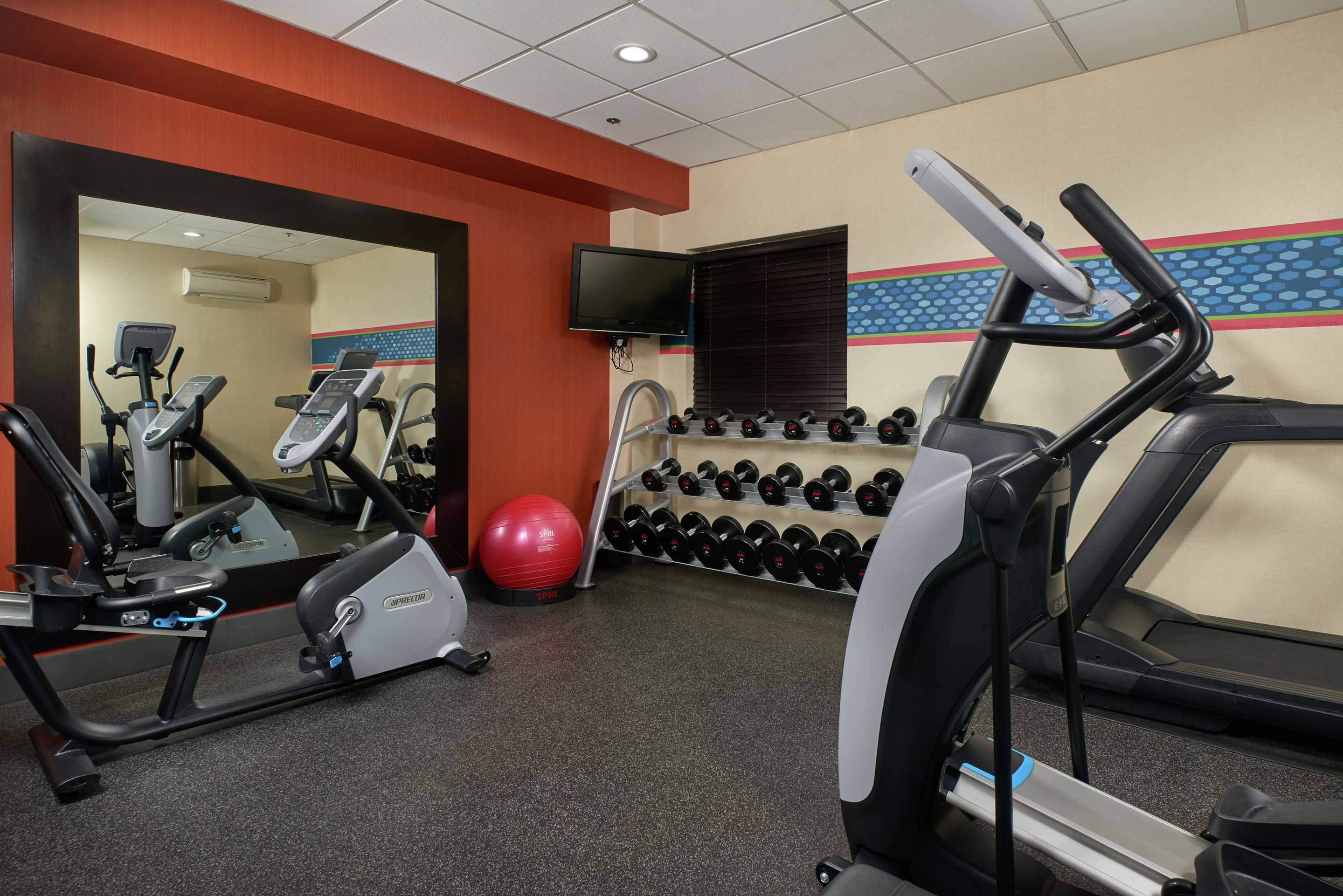 Health club fitness center gym | Hampton Inn Niagara Falls