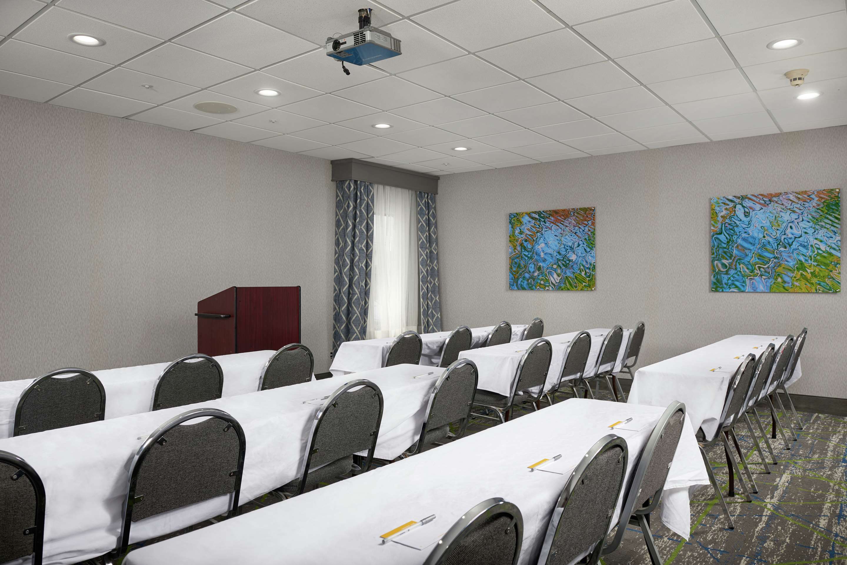 Meeting Room | Hampton Inn Niagara Falls