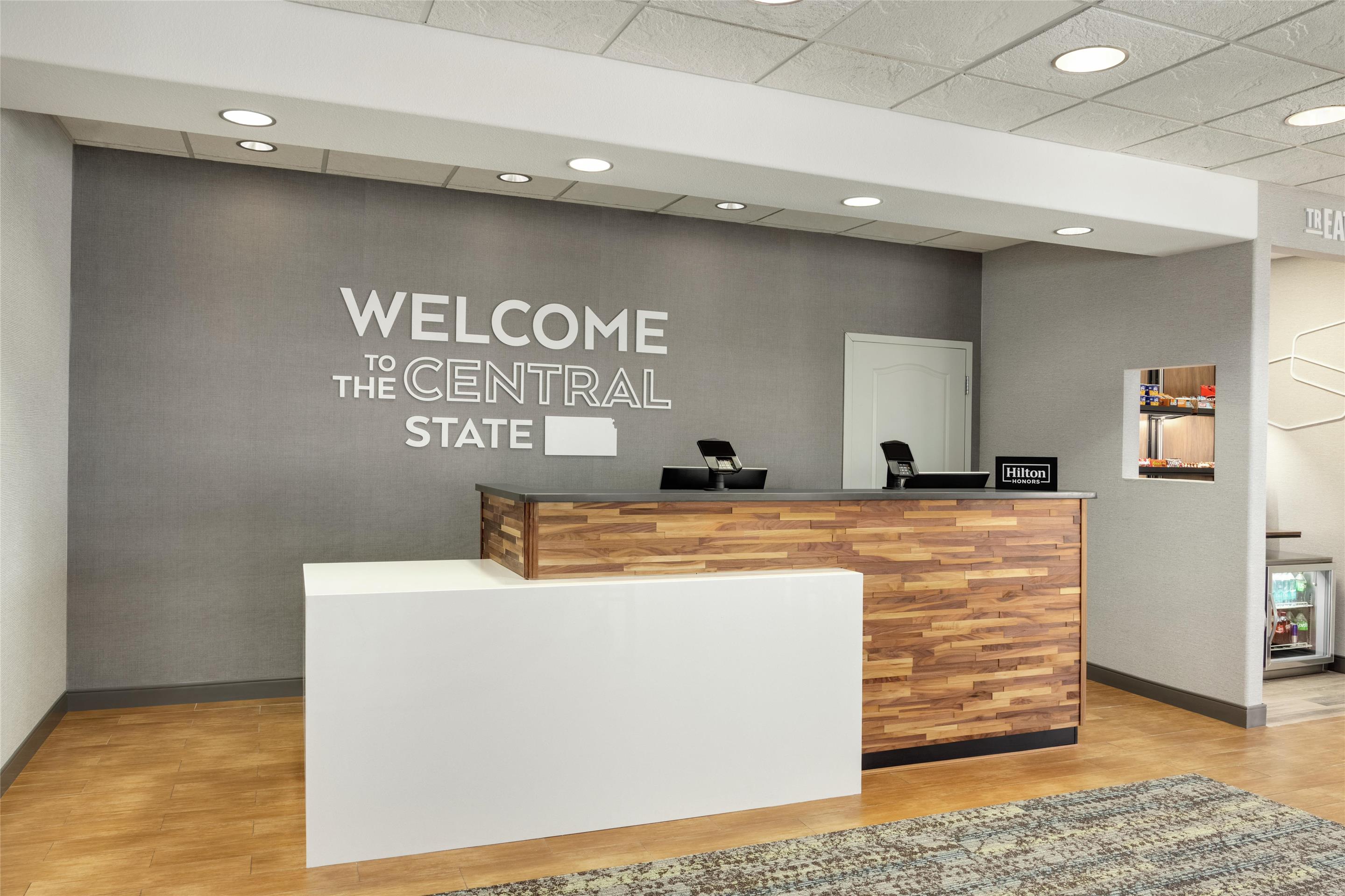 Reception | Hampton Inn Derby Wichita Southeast