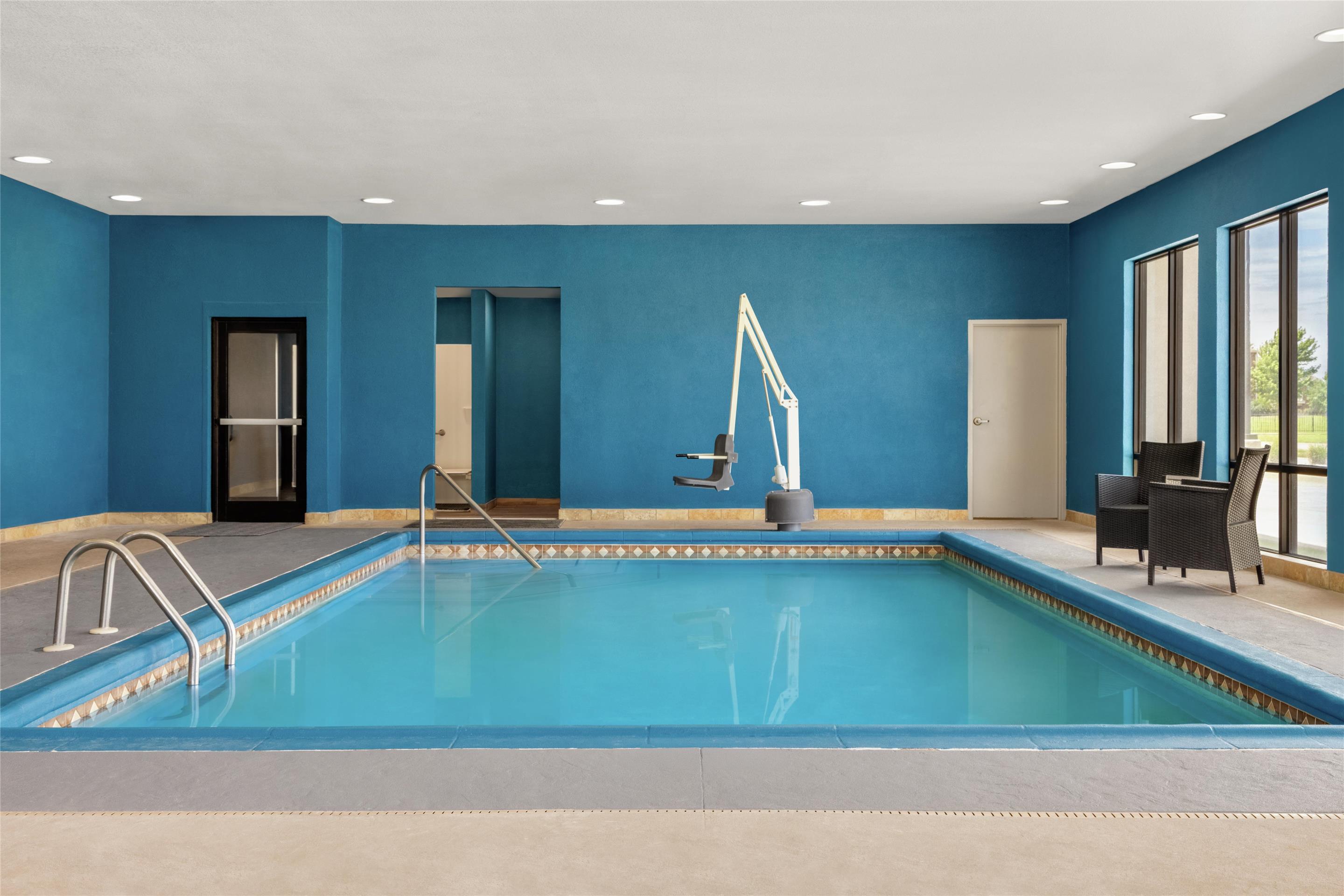Pool | Hampton Inn Derby Wichita Southeast