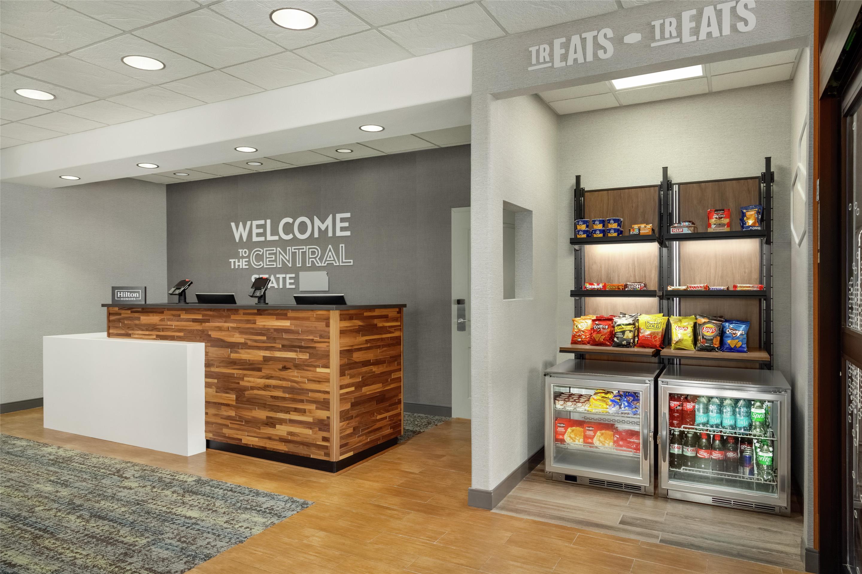 Reception | Hampton Inn Derby Wichita Southeast