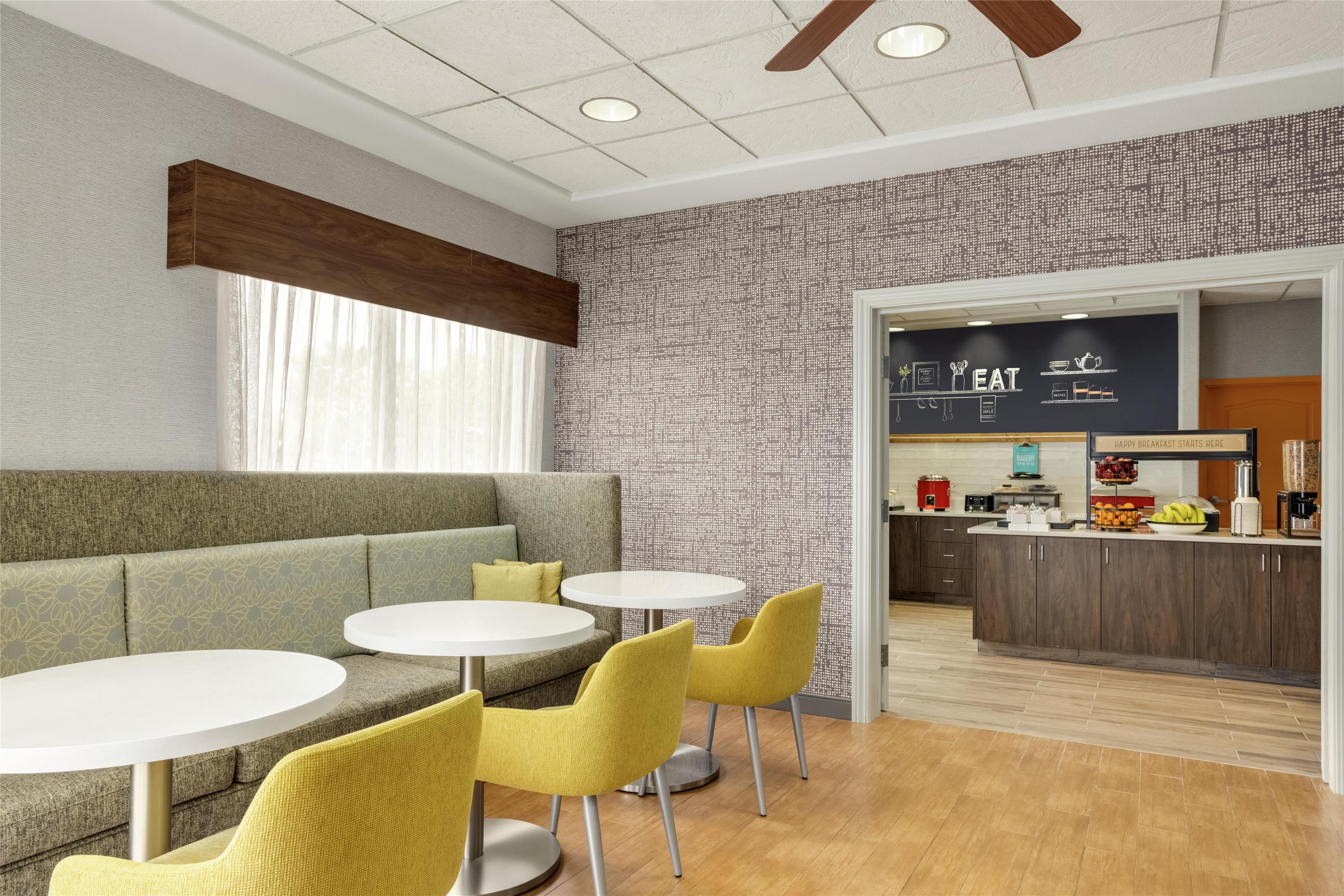 Breakfast Area | Hampton Inn Derby Wichita Southeast