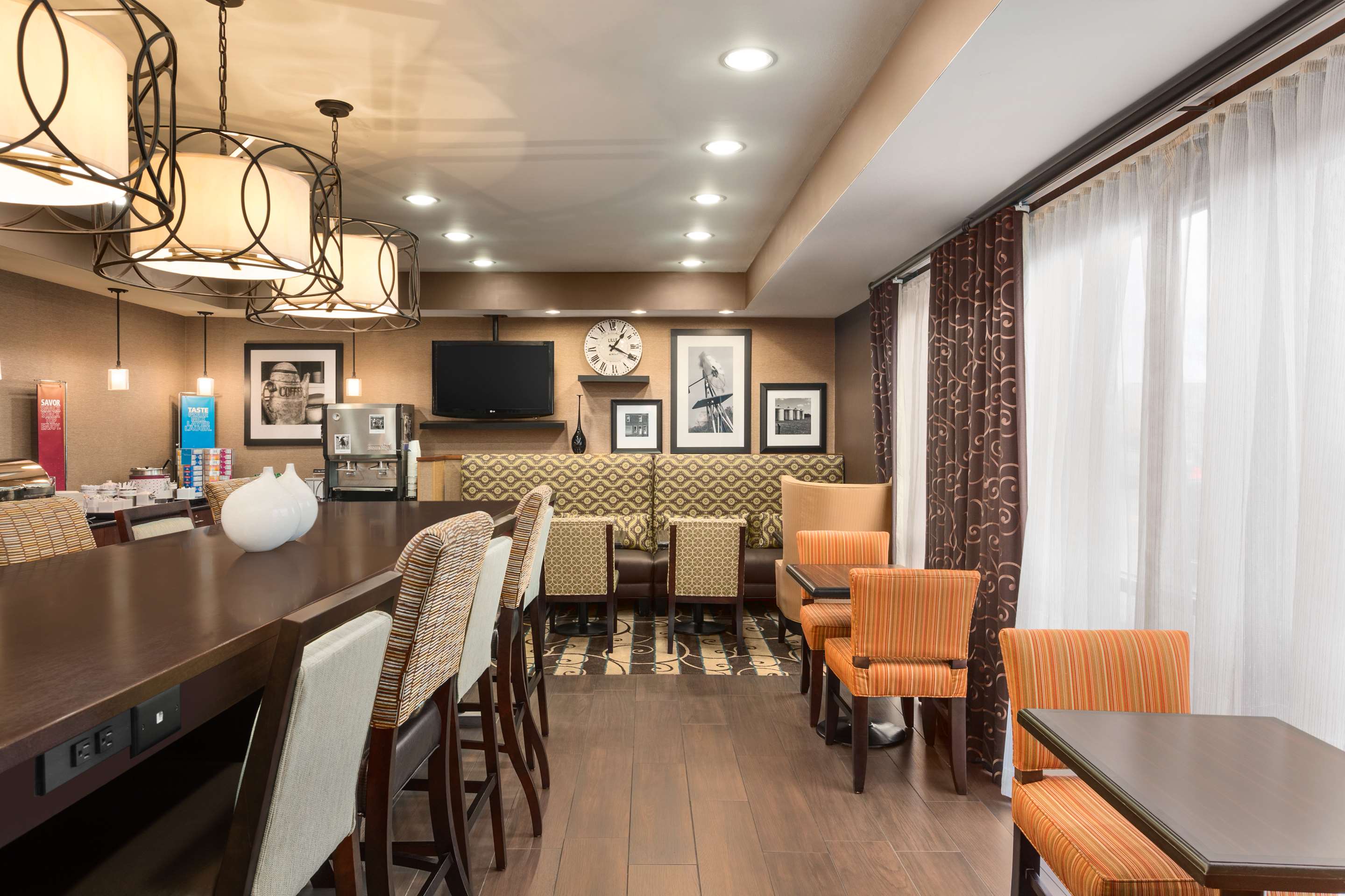 Lobby | Hampton Inn Wichita-East