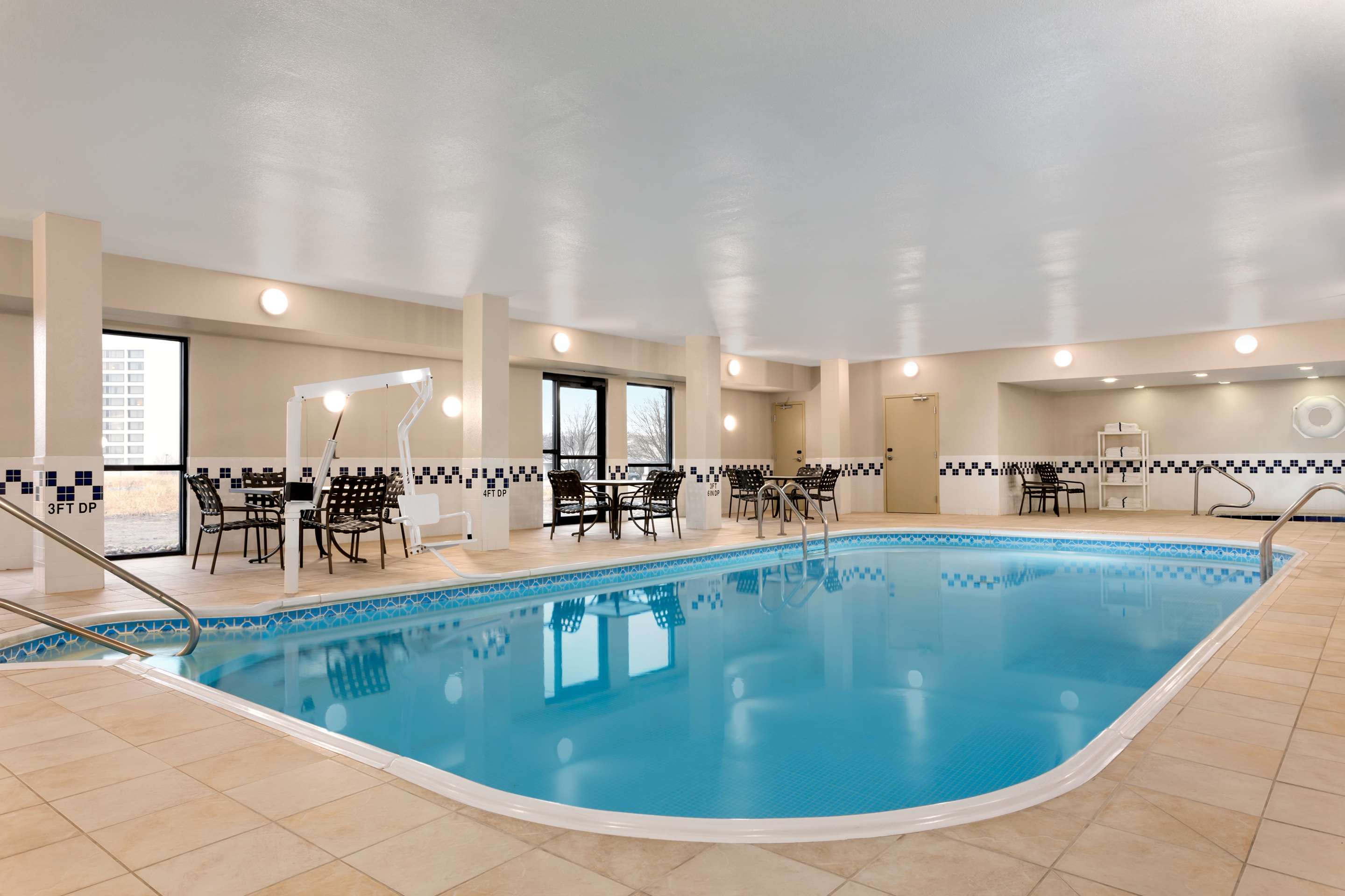 Pool | Hampton Inn Wichita-East