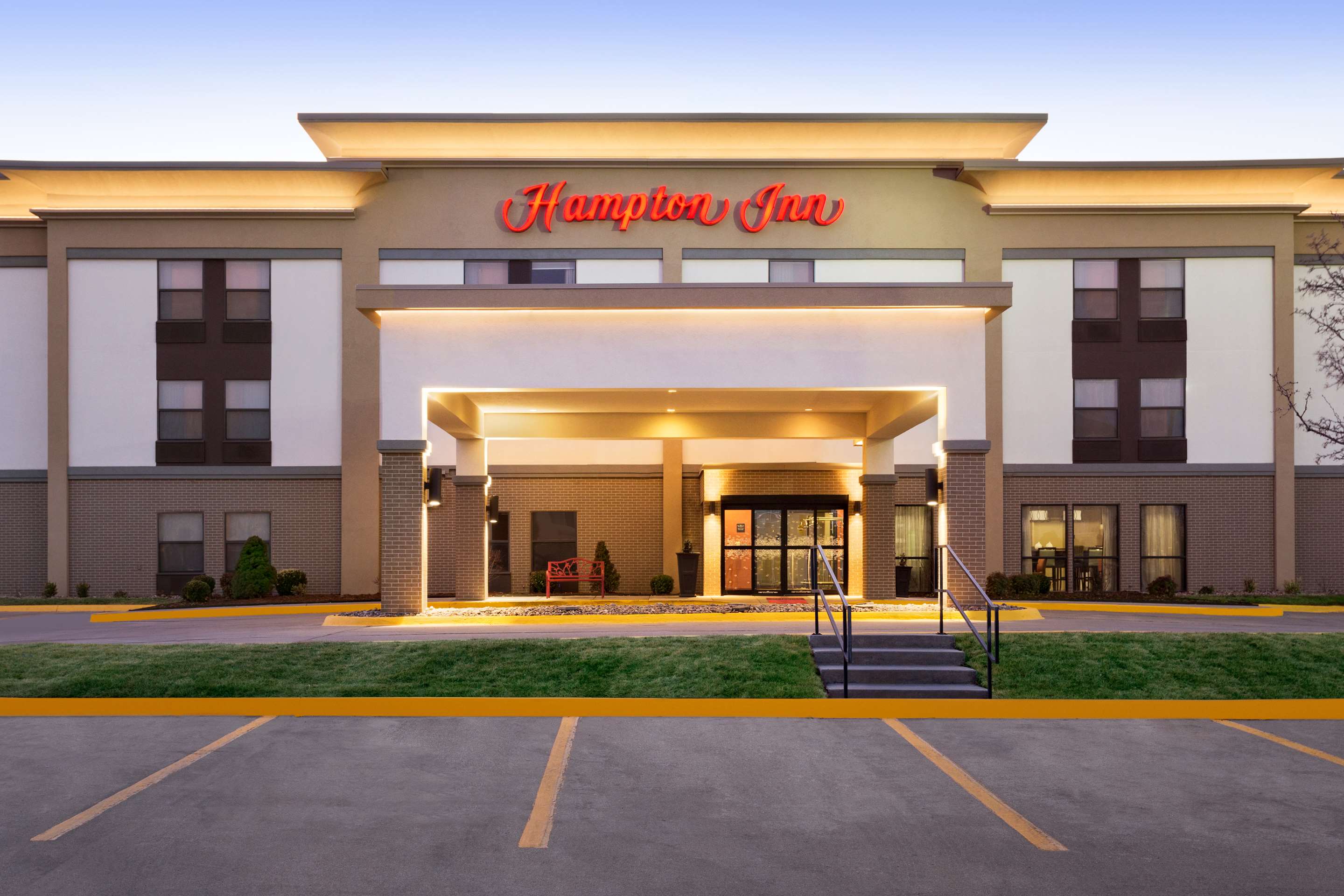 Exterior | Hampton Inn Wichita-East