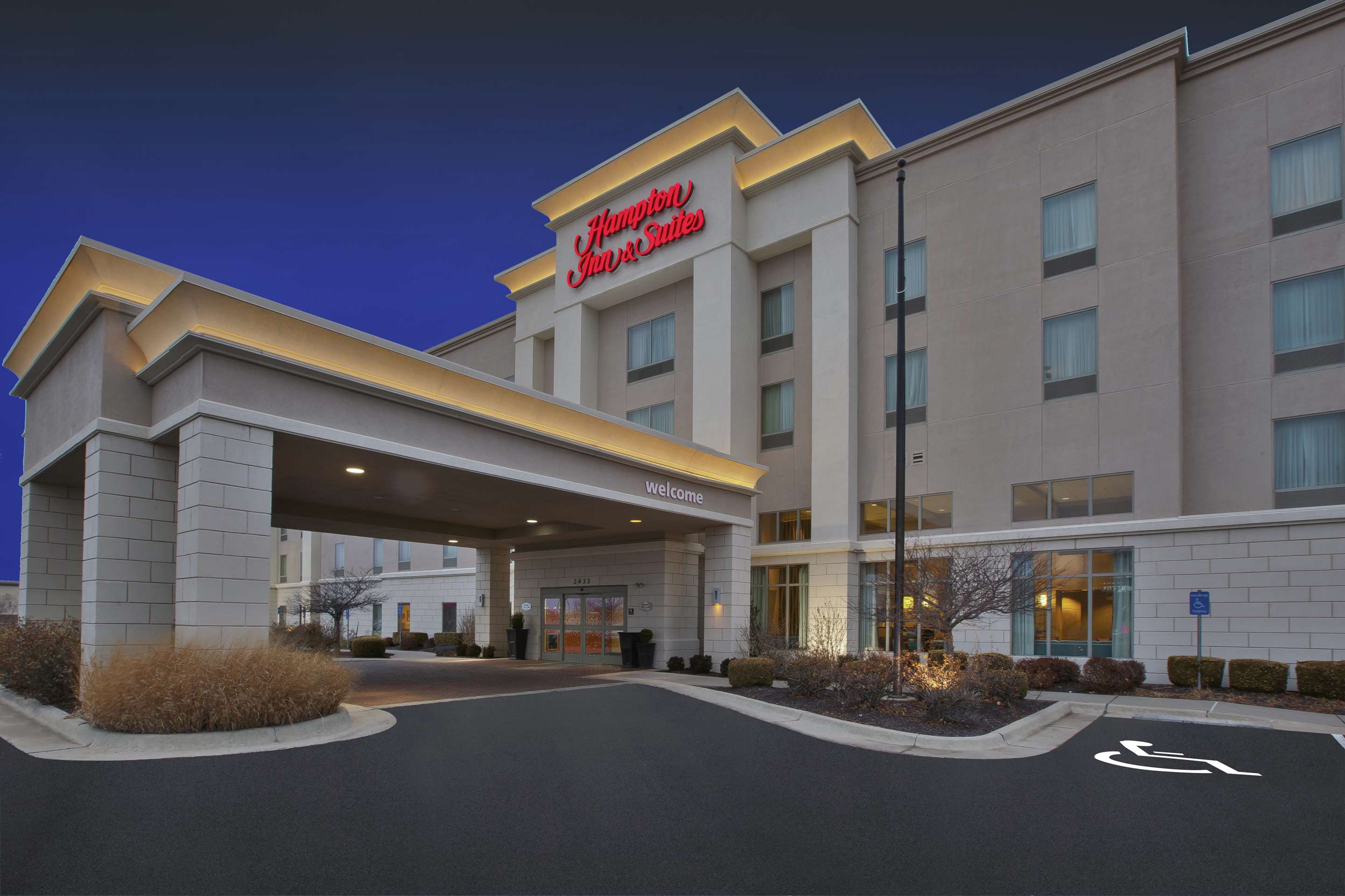Exterior | Hampton Inn & Suites Wichita Northeast