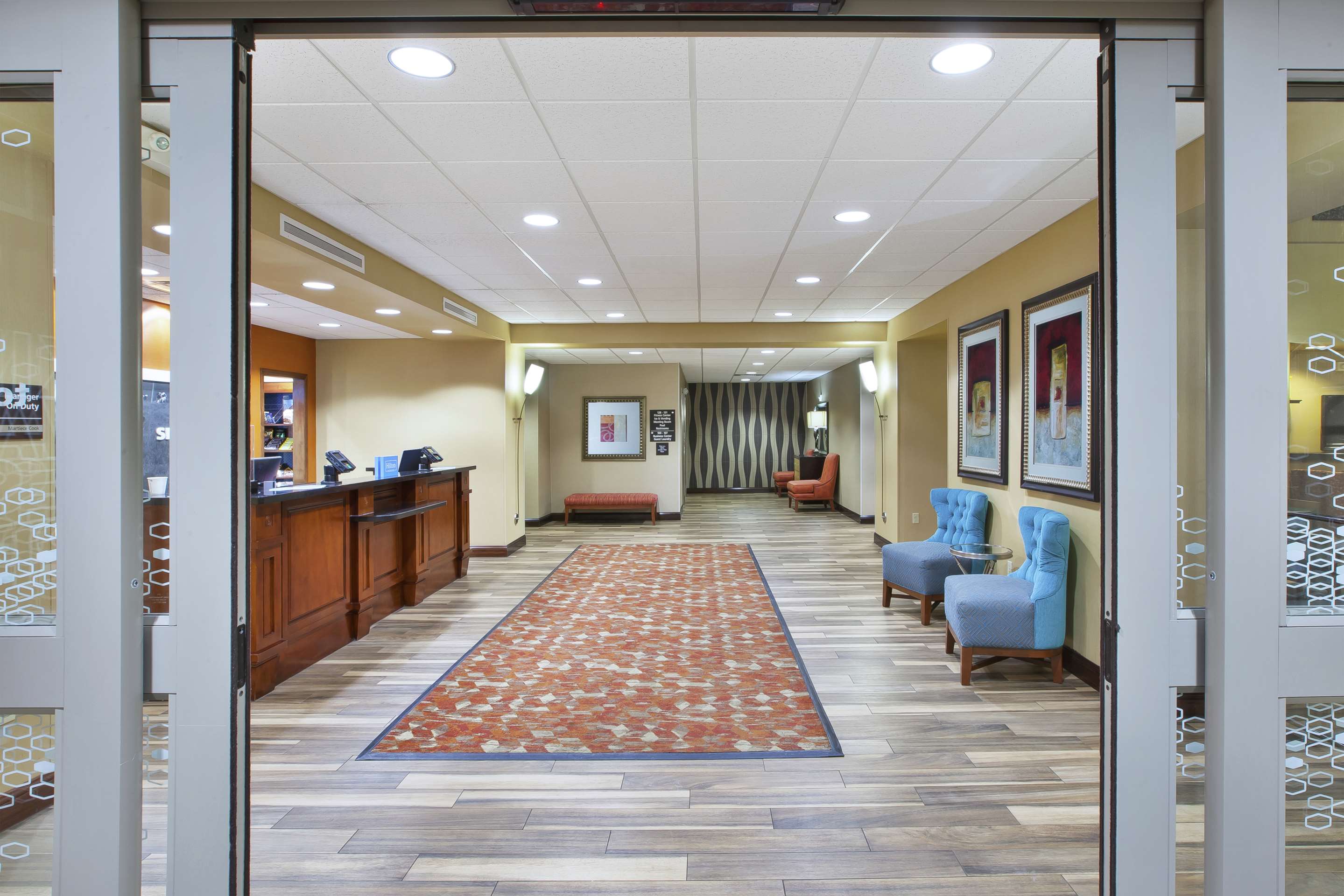 Lobby | Hampton Inn & Suites Wichita Northeast