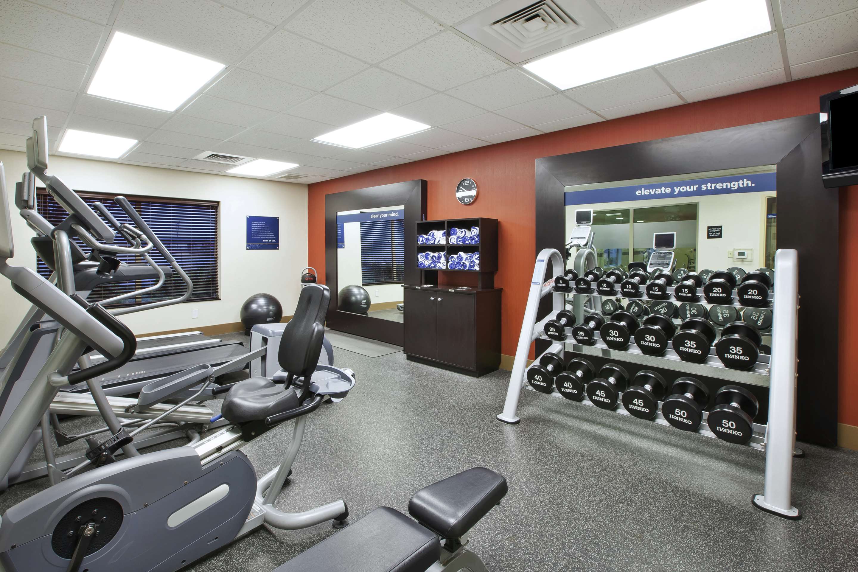 Health club fitness center gym | Hampton Inn & Suites Wichita Northeast