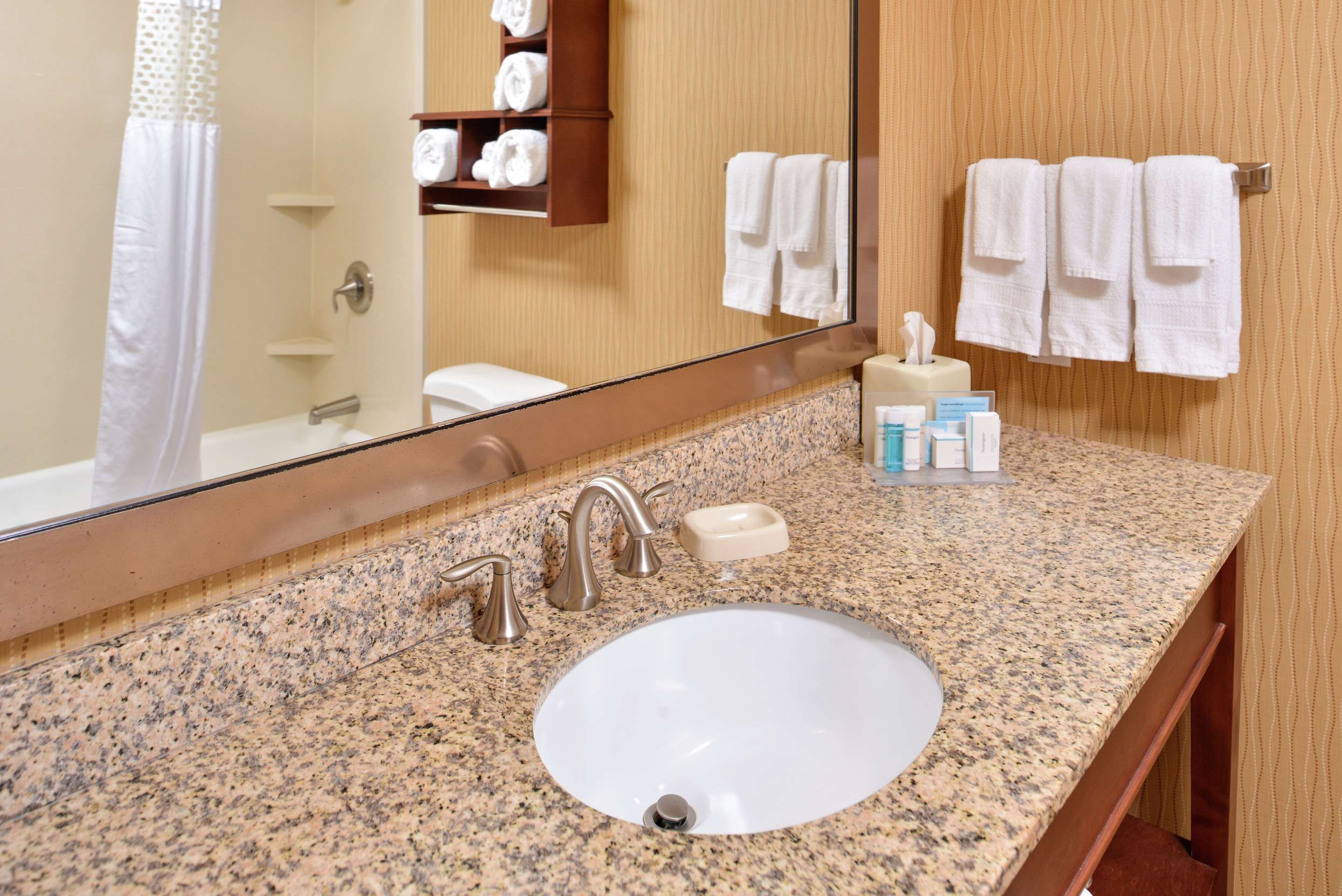 Guest room bath