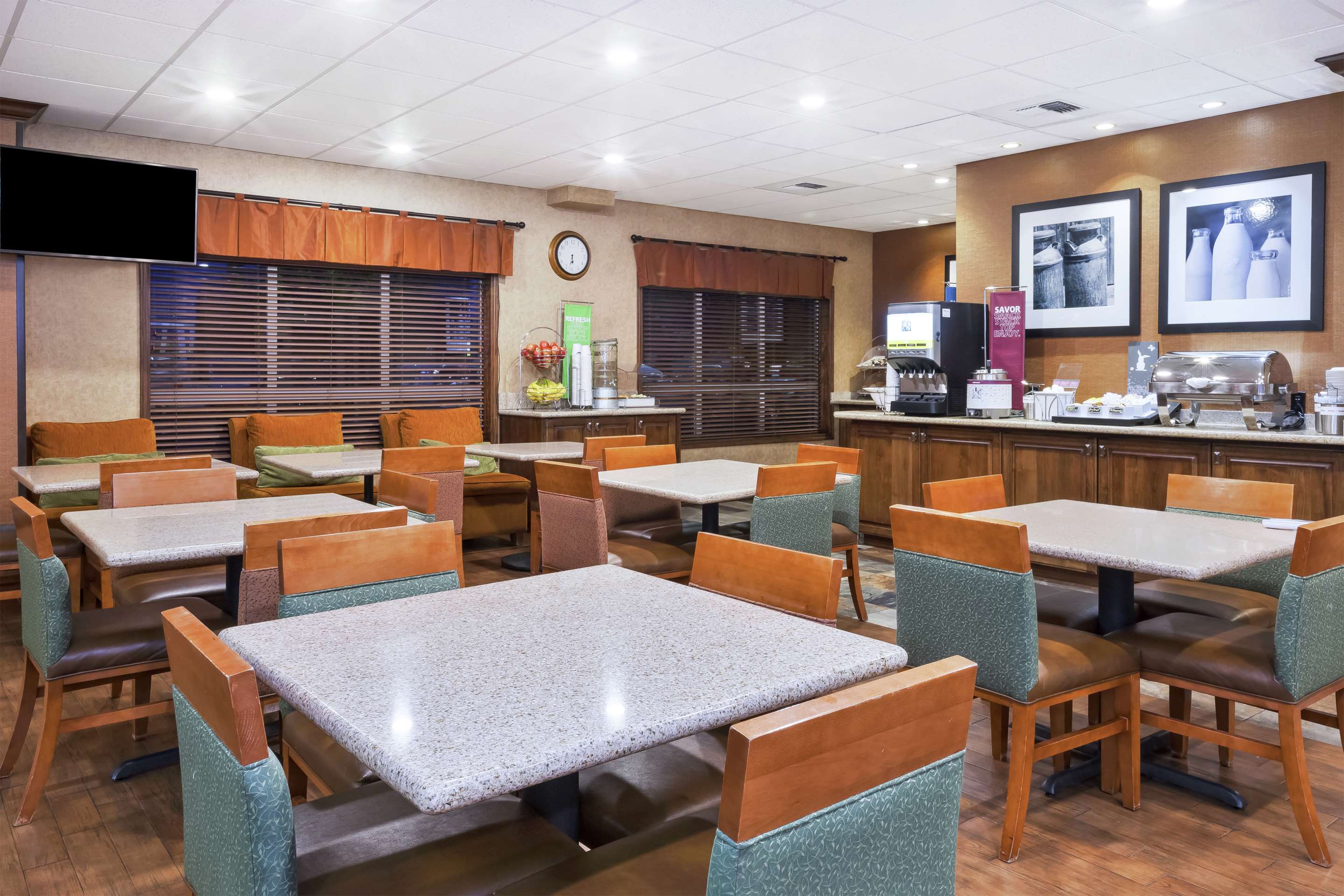 Breakfast Area | Hampton Inn Idaho Falls At the Mall