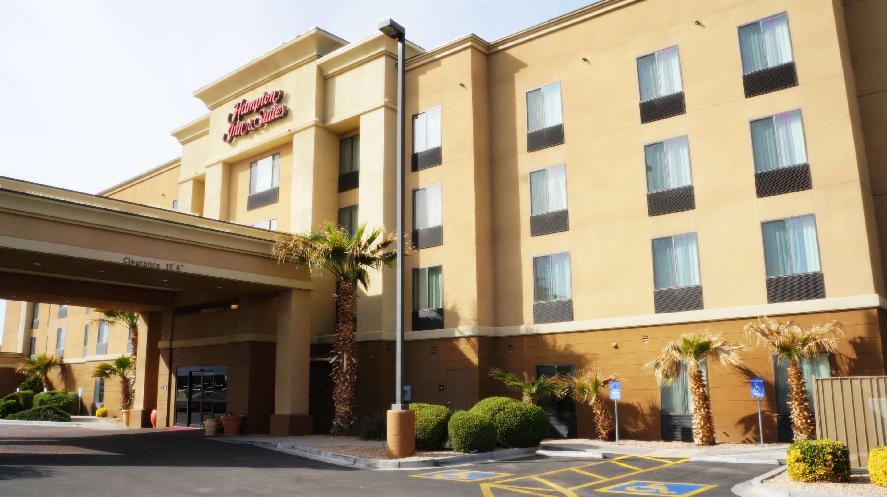 Exterior | Hampton Inn & Suites Kingman