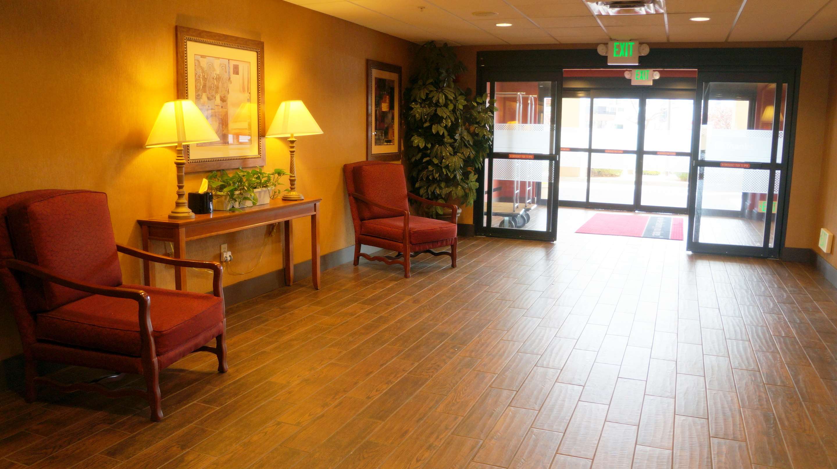 Reception | Hampton Inn & Suites Kingman