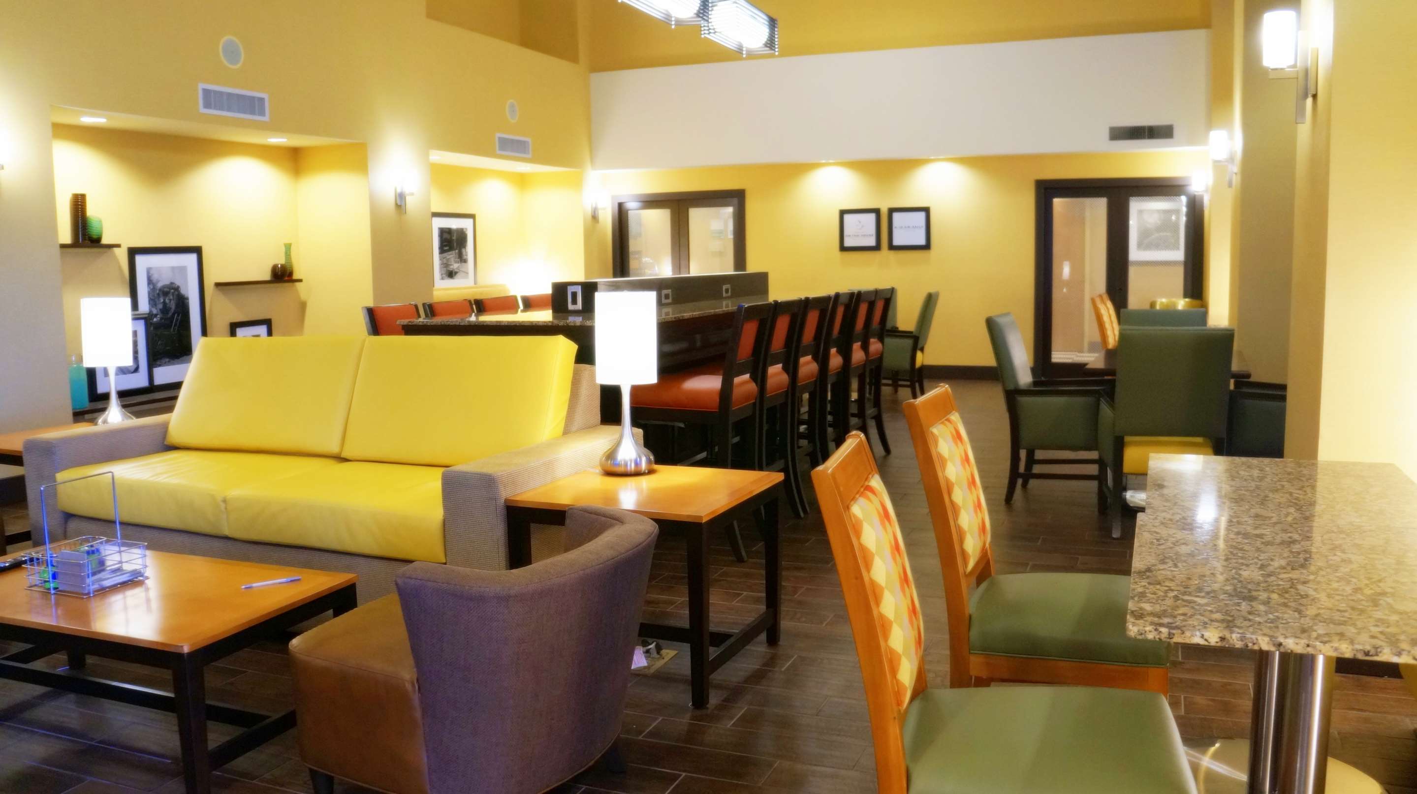 Lobby | Hampton Inn & Suites Kingman