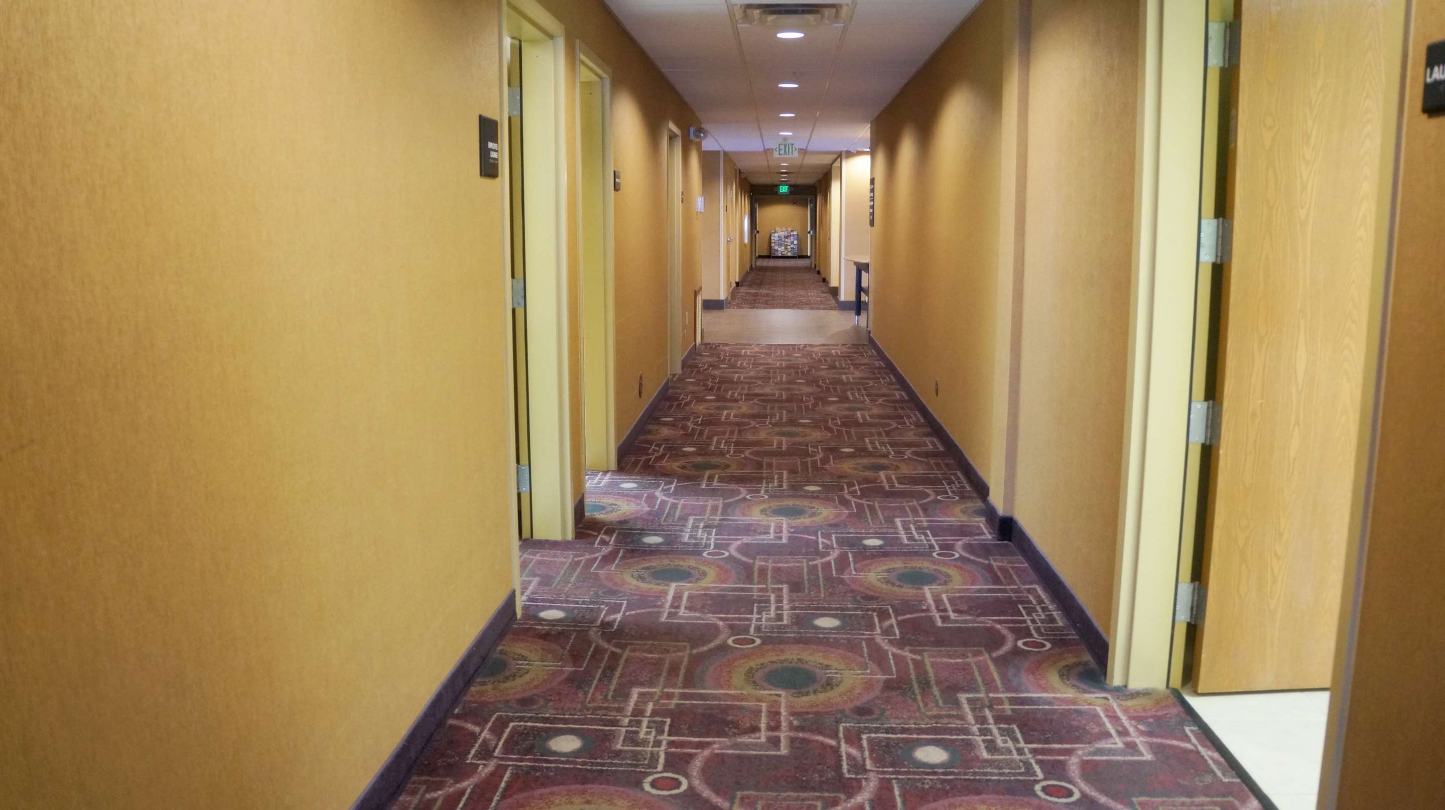 Lobby | Hampton Inn & Suites Kingman