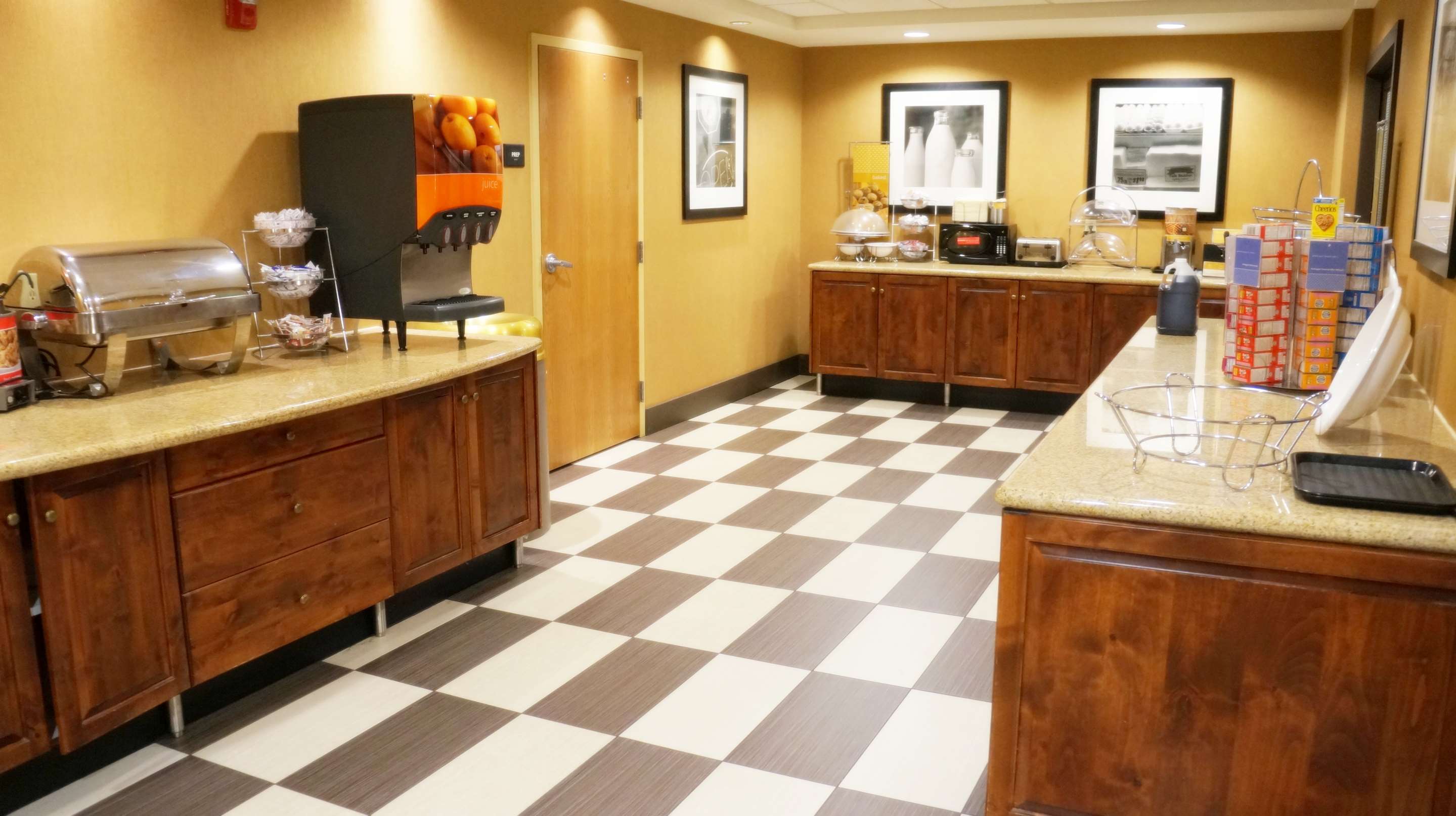 Restaurant | Hampton Inn & Suites Kingman