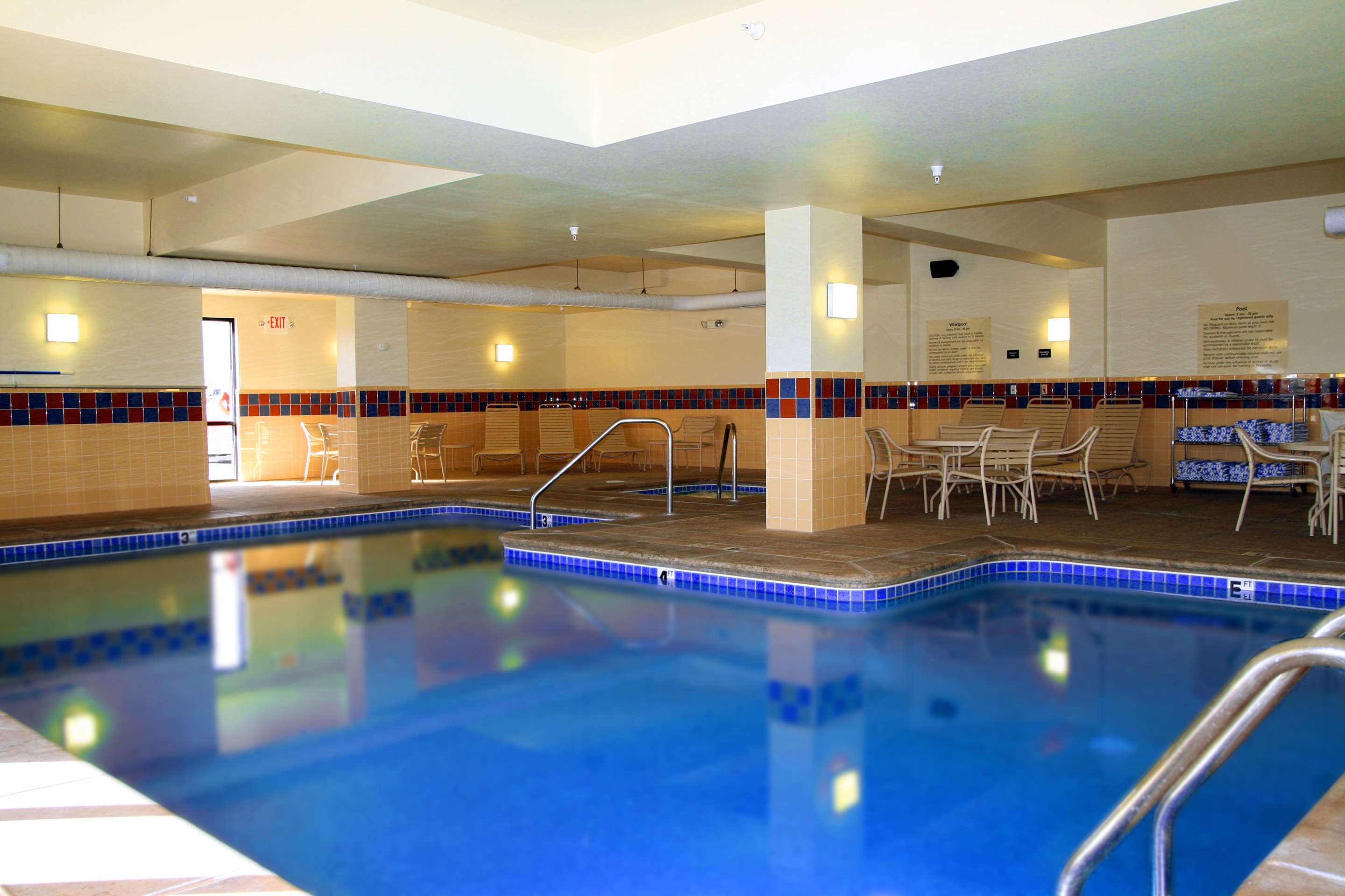 Pool | Hampton Inn & Suites Kingman