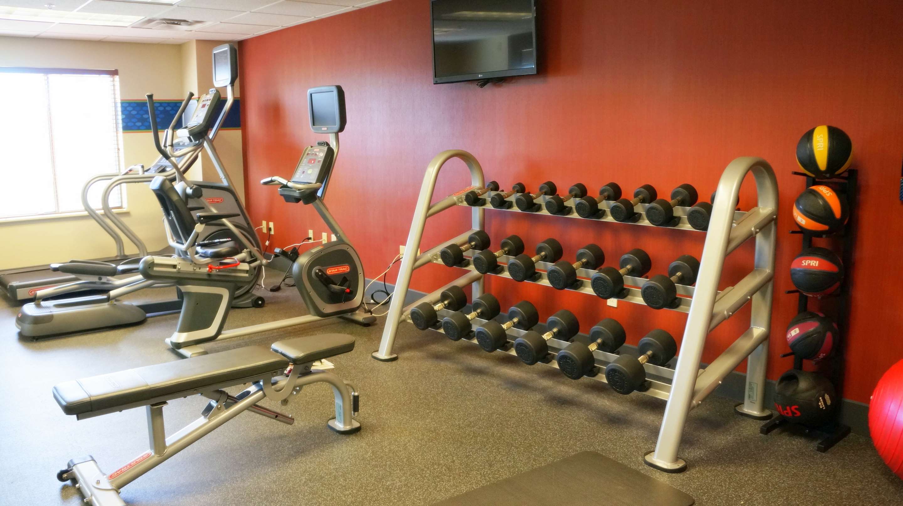 Health club fitness center gym | Hampton Inn & Suites Kingman