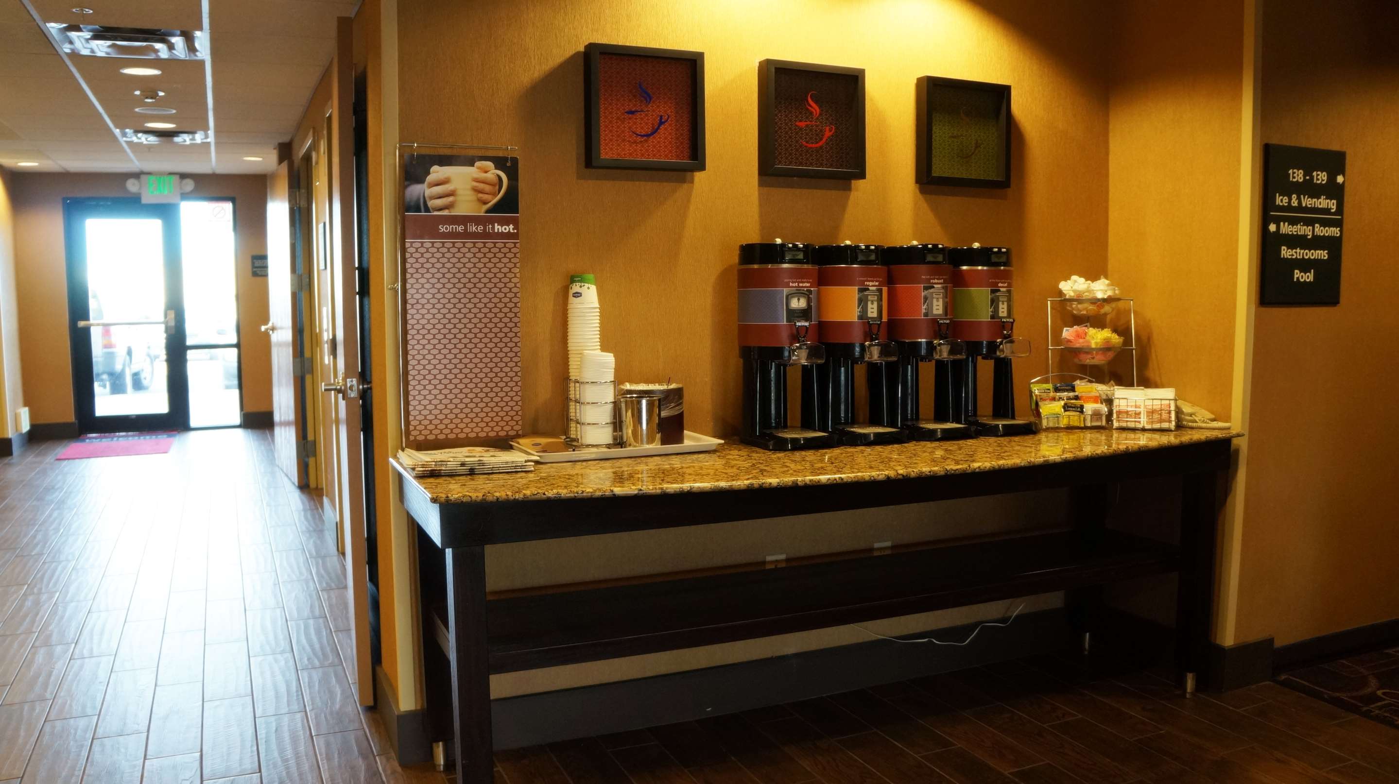 Restaurant | Hampton Inn & Suites Kingman