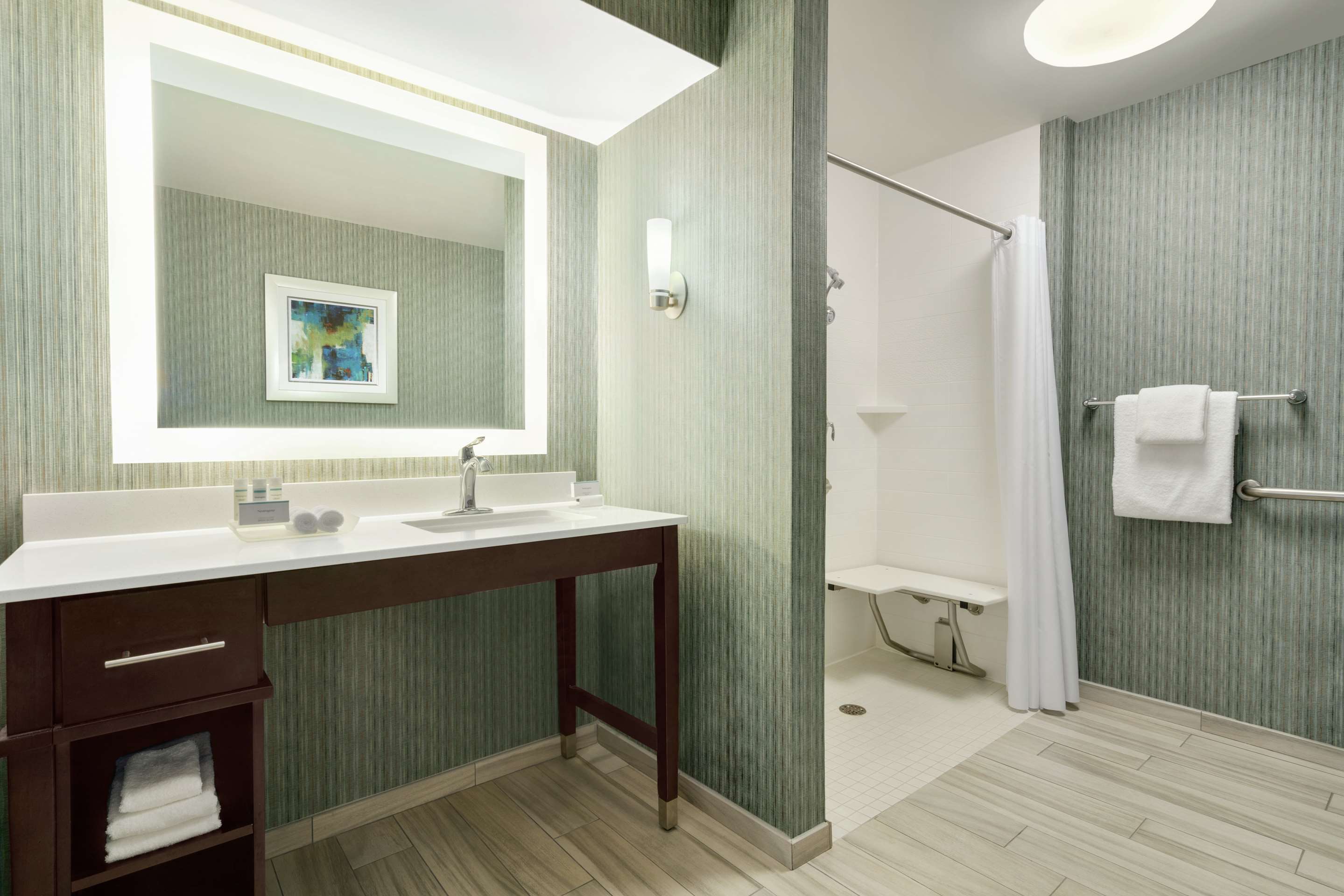Guest room bath