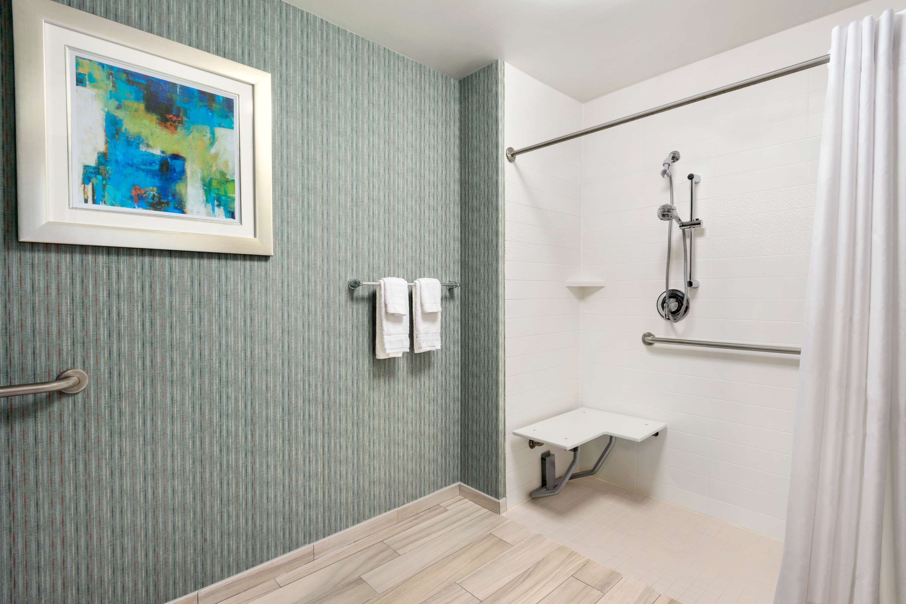 Guest room bath