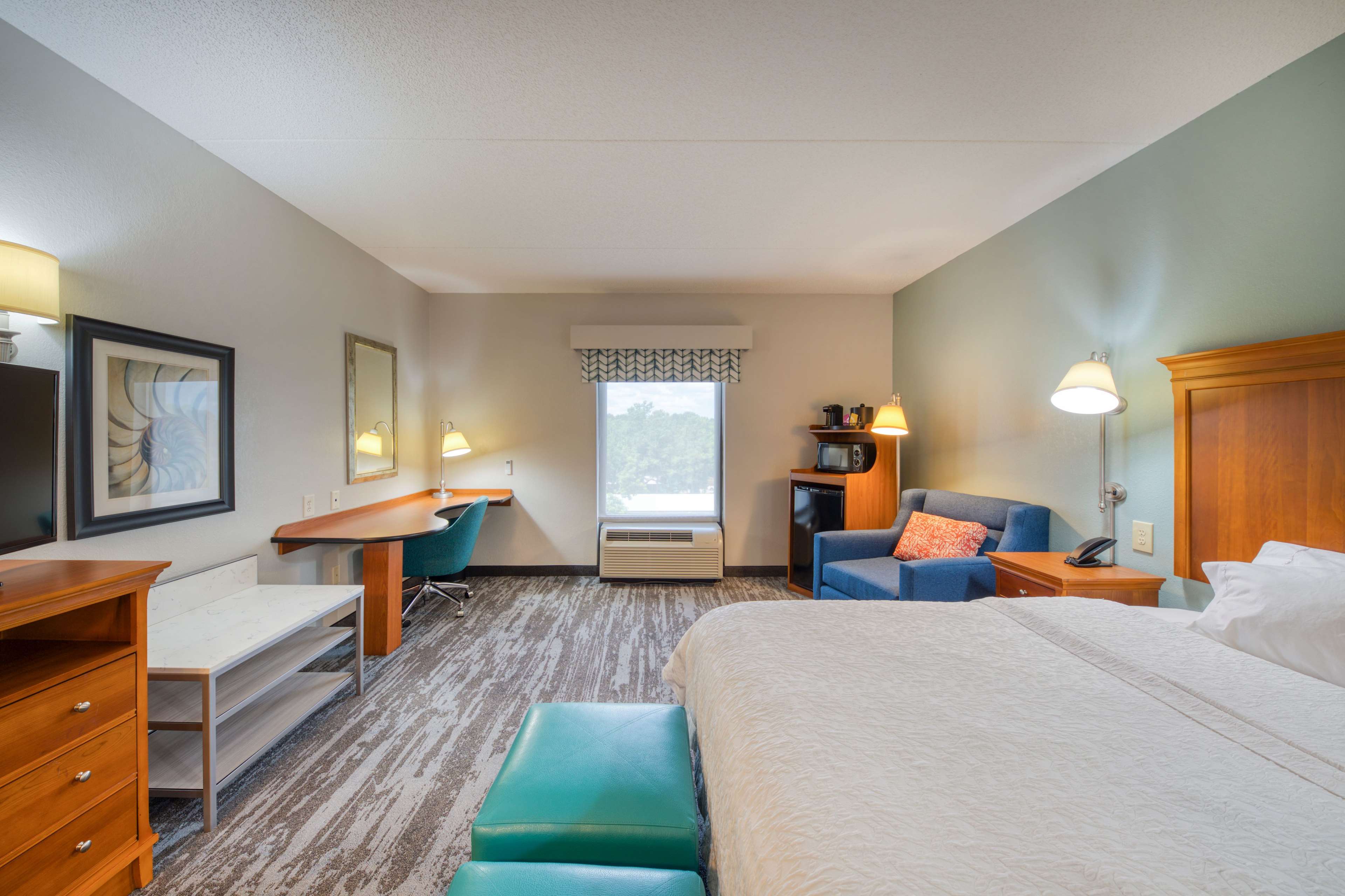 Hampton Inn Wilmington University Area - Tap to explore photos