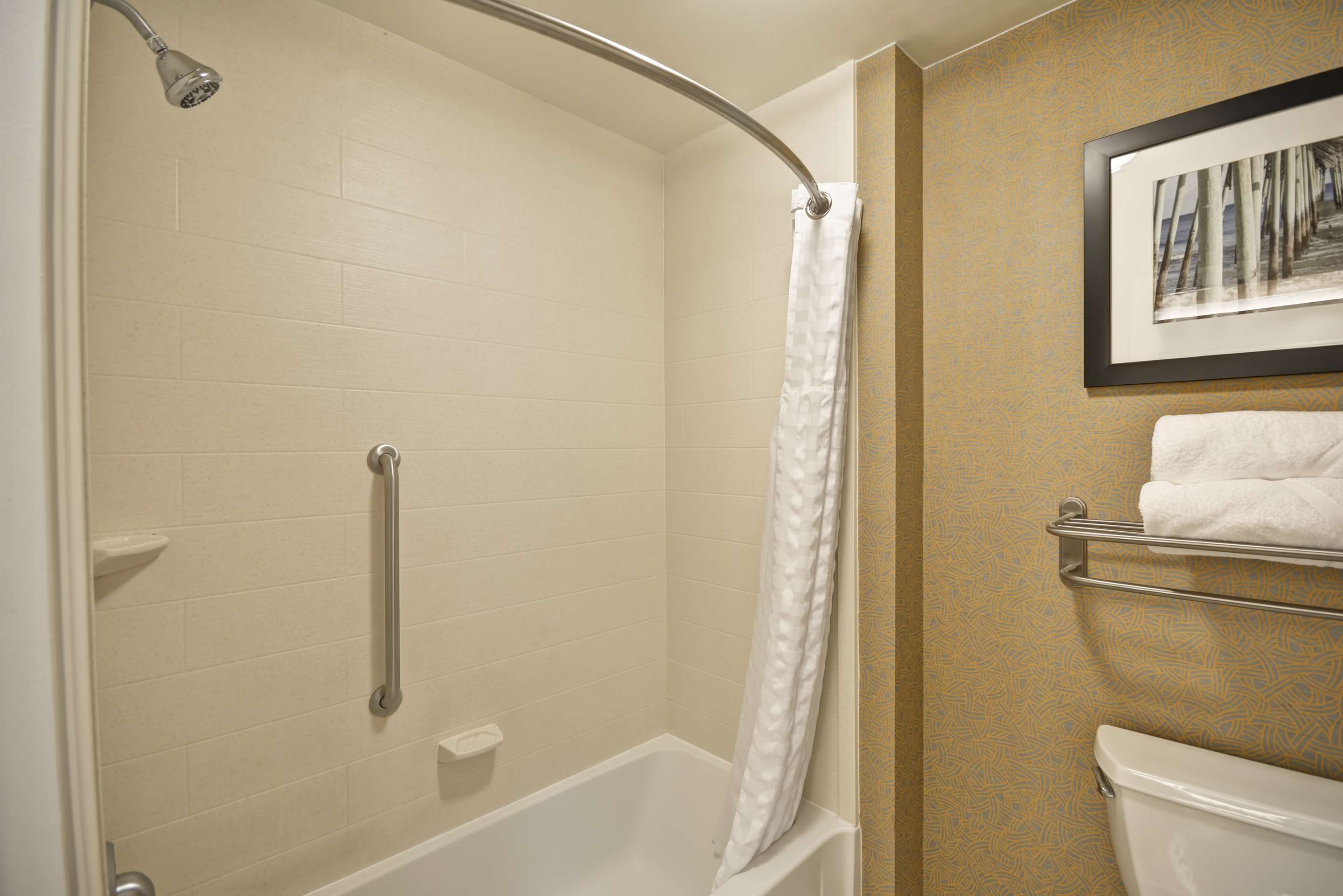 Guest room bath